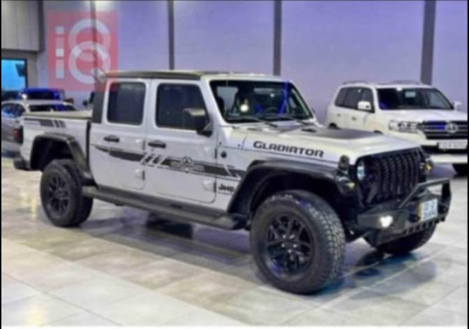 JEEP GLADIATOR  2022 sport s   4*4

‎ الموديل : 2022

‎العداد :36 الف

‎المحرك : V6.  3.6L 

‎المواصفات :

‎* دفع رباعي 4x4 بنظام روك تراك .

‎* مساحة تخزين اضافية تحت المقاعد الخلفية . . 

‎* تلفون بلوتوث . 

‎* شاشه مع نضام ملاحة نفكيشن GPS .

‎* مرايا متحسسة للاضاءة العالية .

‎* تشغيل عن بعد .

‎* دخول ذكي (بصمة) .

‎* سقف 3 قطع قابلة للازالة .

‎* ابواب قابلة للازالة .

‎* غطاء للصندوق الخلفي قابل للطي .

‎* إضاءة داخل الصندوق الخلفي . 

‎* ماخذ للتيار الكهربائي 220 ڤولت .

شاشة لمس 

جام اوتو

تحديد سرعة 

تحكمات جهتين   كامرا خلفية   

‎تحكمات ستيرن  

BLUETOOTH 

AUX 

APPLE CAR PLAY

تبريد قطعتين

نظام منحدرات 

سيارة فقط جاملخ خلفی وباب صبغ بدون دواخل 

بجم کبس بدون ارباک رقم شانسی موجود بالصور

السعر: 285$ وبی مجال ومعاملە

*********** واتس اب 

*********** أربيل, العراق
