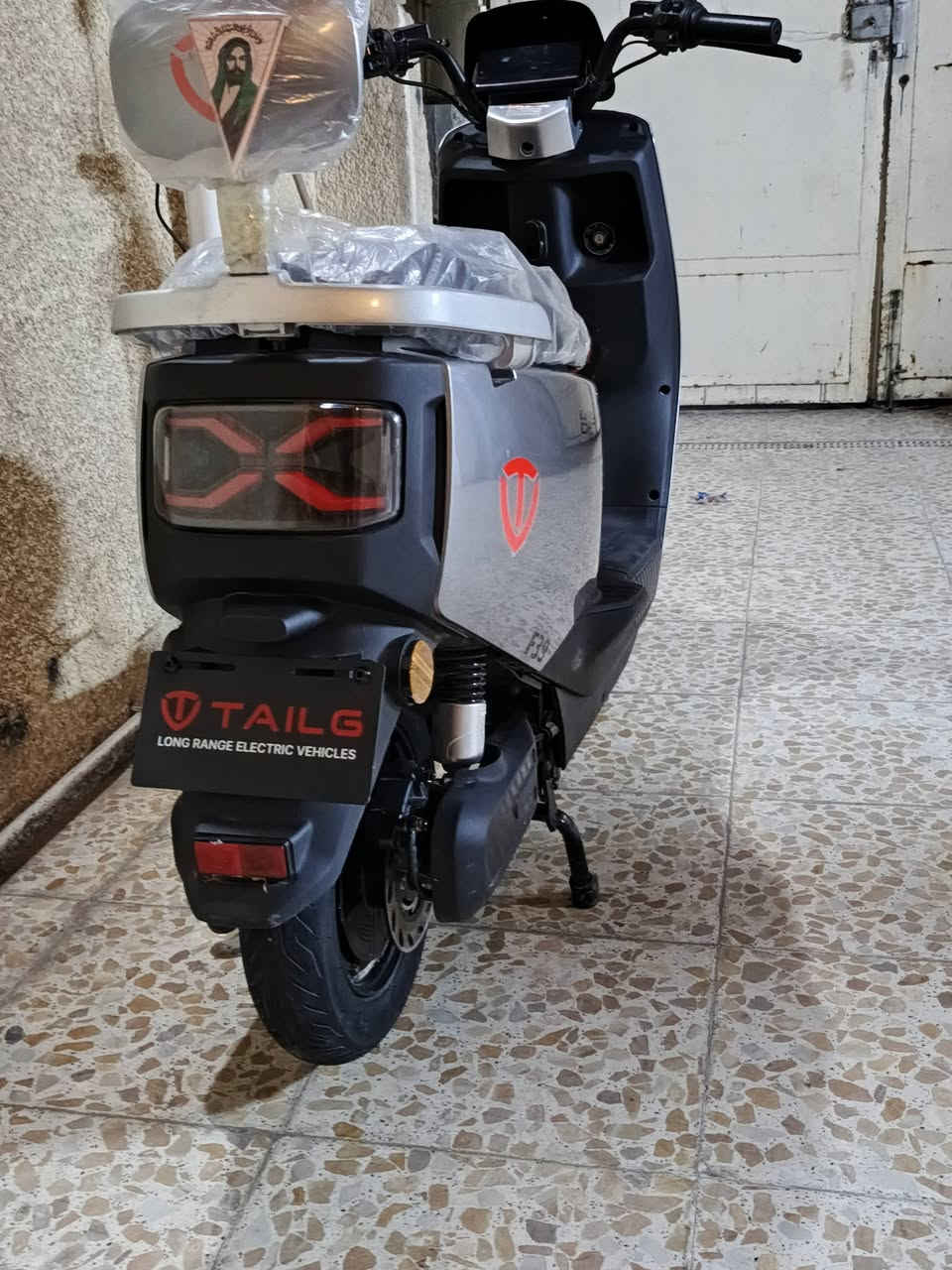 سلام عليكم دراجه شحن دراجه F39 دراجه بطارياتها جديده صارلي شهرين من منزله دراجه كامله برغي ما فاتح تايرات جدد زوج وياله موس قفل ستيرن بيهه حساس سرقه قفل صندوق صندوق كبير مساحته دراجه ضد الماء دراجه مكفوله من كلشي من تبديل من صبغ برغي ما مبدل بيهه مكاني بغداد الشعب  بيه السعر 850 او بيها مجال الطيبين الاستفسار ***********
