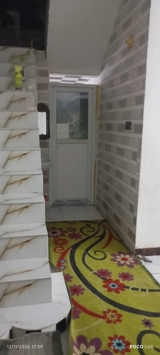 بيت بالهاشميه. البو سعبر 
مساحه 230 طابو زراعي بالسند باسمي 2غرف 5*4 نوم مطبخ5*4. صاله 7*4  استقبال خارجي 9*4 حديقه كبيره 10*10 وصحيات خارجيه مي كهرباء تبليط بالباب مولد ذهبي جيران ذهب منطقه هدوء البيت ركن مدارس قريبه متوسطه ابتدائيه اعداديه وخطوط مدارس للباب.........
 السعر 55 وبيه مجال للشراي
***********
