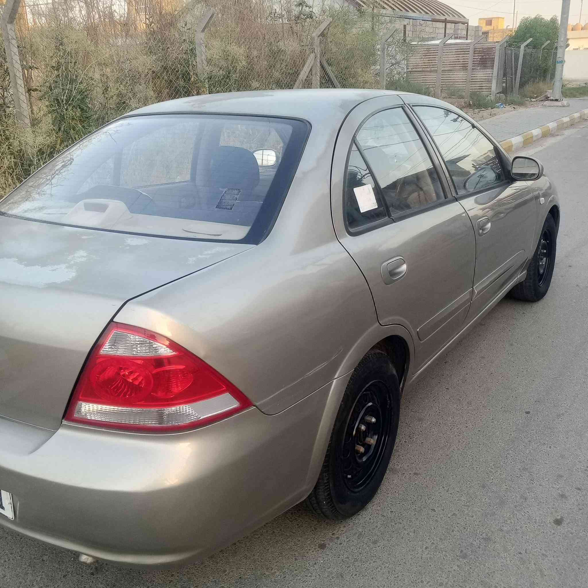 سني موديل ٢٠١٢رقم واسط دولي بدي كوري مكينه وكير اوتماتيك حداديه تخم تاير تبريد ثلج سياره بدون حادث فقط صبغ بنيد وجاملغين للجماليه فقط دواخل مدوشمه سياره جاهزه وخير من الله مكان السياره واسط مركز المدينة السعر البيع ٩٨بيها مجال قليل كلش ***********
