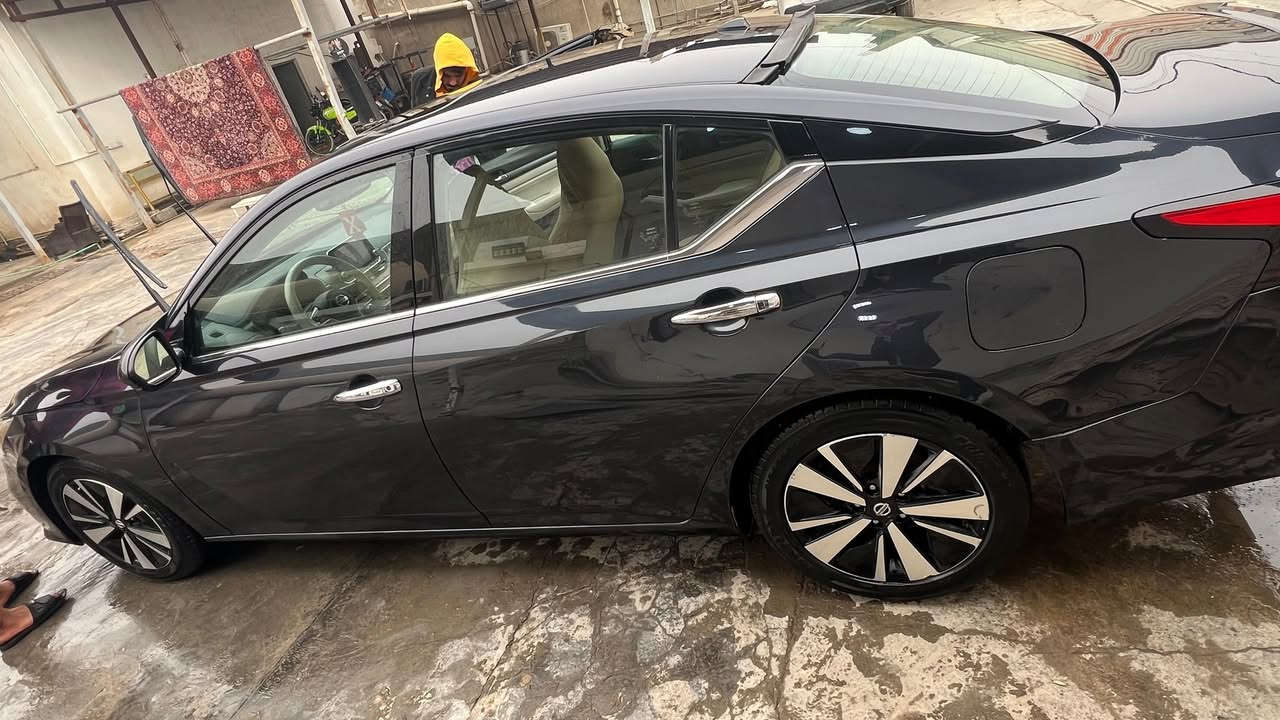 سلام عليكم نيسان التمه البيع موديل ٢٠٢٠ sL ماحاجه احجي موصفات البيه ضرر قطعتين صبق خارج العراق سعر ١٥٠ ورقه مكان رمادي ***********
