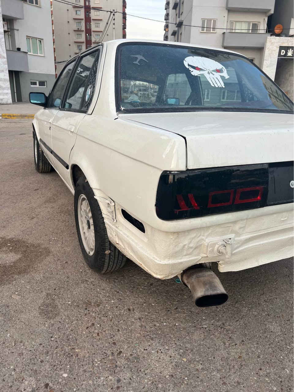 لام عليكم زعره موديل ١٩٩١ رقم ديالى مشروع وطني لشهر ال١٠ بيه رقم مفقود بس مسوين معامله مال فقدان من ٢٠٢١ ومتروكه بس تمشي المعامله وي التحويل سياره مصبوغة عام جديد فرن محرك ٢٠ مفتوح كير اوتماتيك حداديه جيده تخم تاير جديد وياله البلاديه فيت بم بيها جديد بيها خربطة بسيطه ايرفلو يحتاج ترتيب هم  بس سحبها طياره سياره معدل غرفتها تعبانه وتحتاج السياره ترتيب للبيع رايدها ب29 وبيه مجال بسيط ان شاءالله للاستفسار *********** بغداد, العراق
