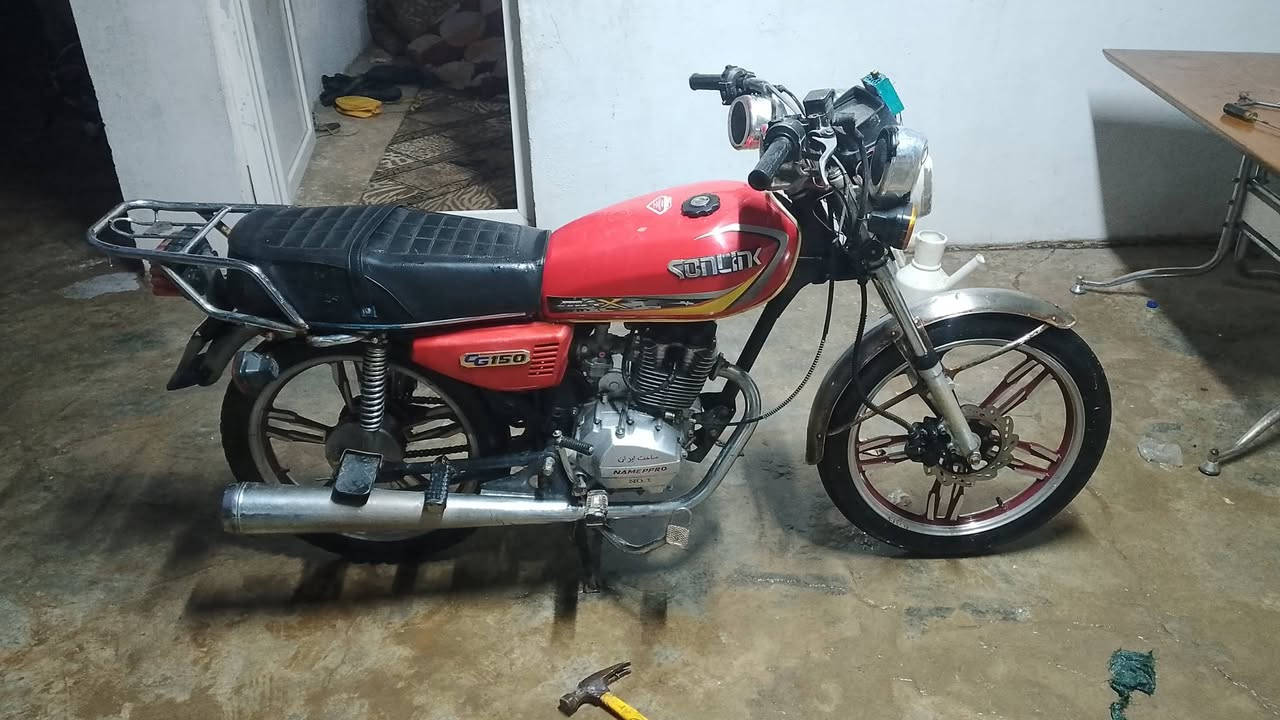 السلام عليكم دراجه نضيفه مثل ما موضحه بالصور شغاله سلف كهربائيات شراي يخابر *********** السعر ٣٢٥ الف وبي مجال
