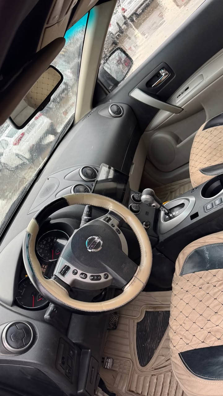 سعر بلاش فقط 54$ نهاية سعر 
للبيع نيسان روج 
موديل 2012 فول فول مواصفات 
مكينه ٤ سلندر مرغوب 
كير توماتيك 

*********** 
***********

سياره كير مكينه صدر كل جديد 
دينار مصروف مابيها 
نقص مابيها الحمدلله 

سياره صبغ عام بجم كبس وره هم كبس 
ضربه بيها صفحة سایق

سياره شرط تحويل نفس اليوم 
عليها غرامه 400$ دولار ينزل من سعر مال كاميرا
يعني 50$ ورقه صافي 

مكان سياره اربيل أربيل, العراق
