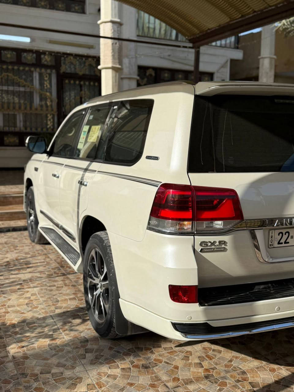 السلام عليكم للبيع لاندكروز موديل 2021 شركة جيهان رقم اربيل بسمي تريد تحويل او وكاله  مكفول كفالة عامه من كلشي حته الدعاميات كفاله 
محرك سيارة 4000. V6
فول موصفات 1/1
بصمه تشغيل 
بصمه أبواب لمس 
تشغيل عن بعد 
فتحه سلايت
كشنات ثنين كهرباء 
كشنات جلد  
زراكات 
مري شفط 
شاشات خلفيه   
سبعه راكب 
ثلاث قطع تبريد 
حساس امامي 
حساس خلفي 
وباقي موصفات المعروفه 
السياره جديده حته اسبيرها منازل وتخم تاير جديد 
ماشيه 60 الف حقيقي 
السعر 51000
5شدات و 10 ورقه
الاستفسار اتصل على الرقم 
***********
مكان سياره بابل
ملاحظة أنا مكلف بالنشر فقط.
