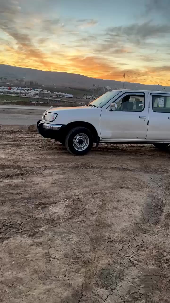 سڵاو هاوڕێیانی خۆشەویست
نیسان مۆدێل 2002 گێڕ عادی گێڕ و مەکینە بەشەرت لێدران هیچی نیە چەکوشی پێوە نیە چوار تایەی تازە  سەنەوی تازەیە تا 2028 ناوی لە حاسیبەی بەغداد نیە 
سعر ،: 115 گەڵا و مەعمەلە 
شوێن : چەمچەماڵ 
ژ.م : ***********
ژ.م : ***********
