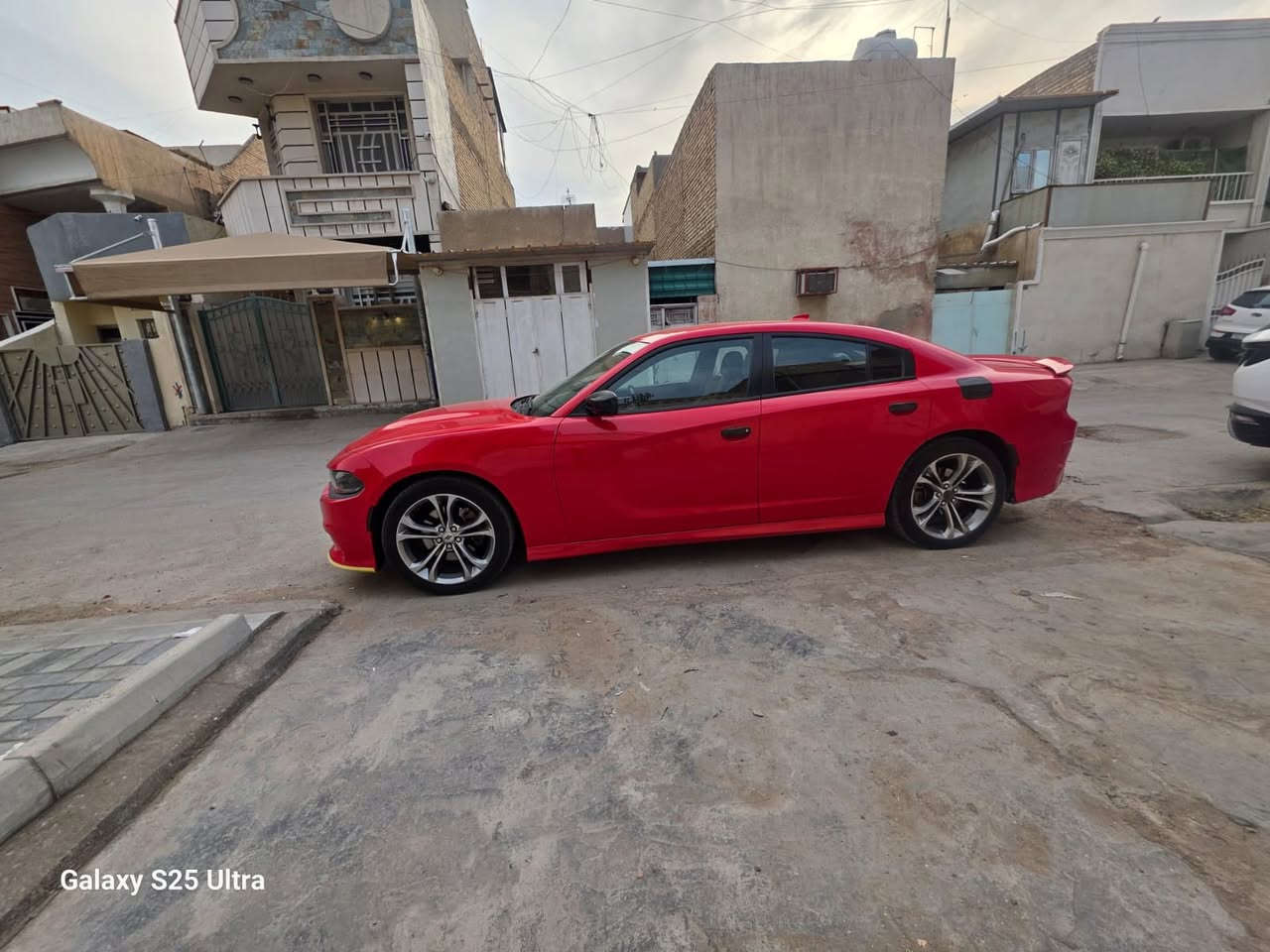 السلام عليكم 
دوج جارجر للبيع وارد امريكي 
موديل 21 GT 
حاليا ماشية 50  مايل وقابل للزيادة ومن استوردتها ماشيه 11 الف مايل
رقم بغداد بأسمي 
فول مواصفات عدا الفتحة
شاشة كبيرة 
مري قلاب عند البك
رادارات جانبية
كشنات كنتارة تدفئة وتبريد 
تدفئة بالاستيرن 
ايرباكات سليمة
لون مميز 🔴
السيارة حيل معتنين بيها من دهن وبانزين وادامة
 حادثها جنطة بس وراجعة بارد وتكدر ادك رقم الشاصي وتتأكد من صور الحادث ومبدلة دعامية خلفية فقط
وبيها كلير من امريكا عكس صفحة السايق
كارفكس متوفر 

مكان السيارة بغداد شارع فلسطين
للأستفسار واتساب او اتصال 
***********
وبالخير ع الياخذها
