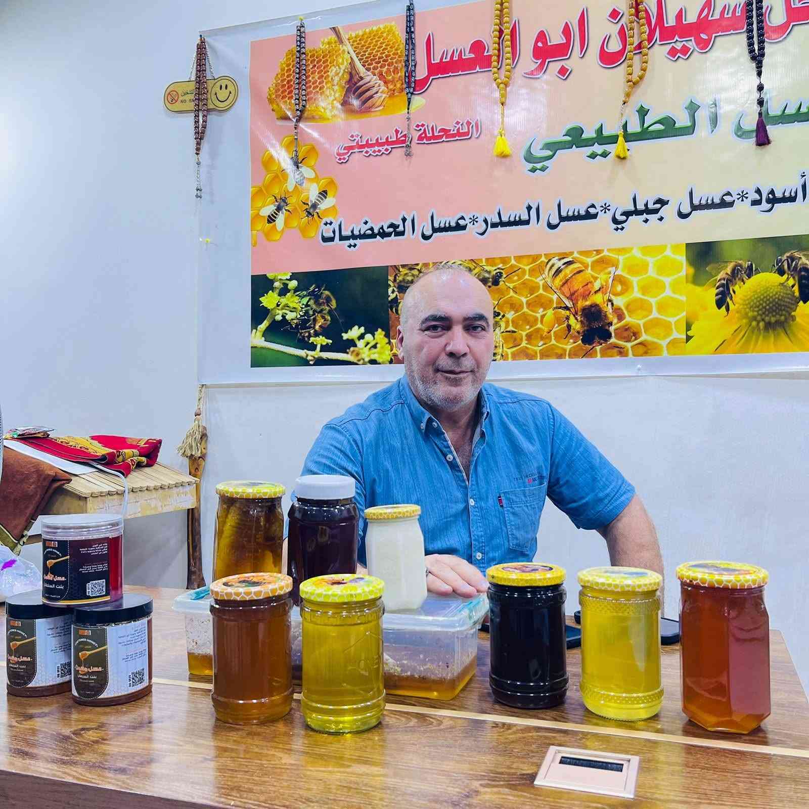 السلام عليكم ورحمة الله وبركاته تم فرز العسل لهذا الموسم اجود انواع العسل الطبيعي من محلات سهيلان ابوالعسل ...العنوان الرمادي شارع الاسكان قرب جامع عبدالله ابن ام مكتوم ...*********** /***********/واتساب مفتوح
