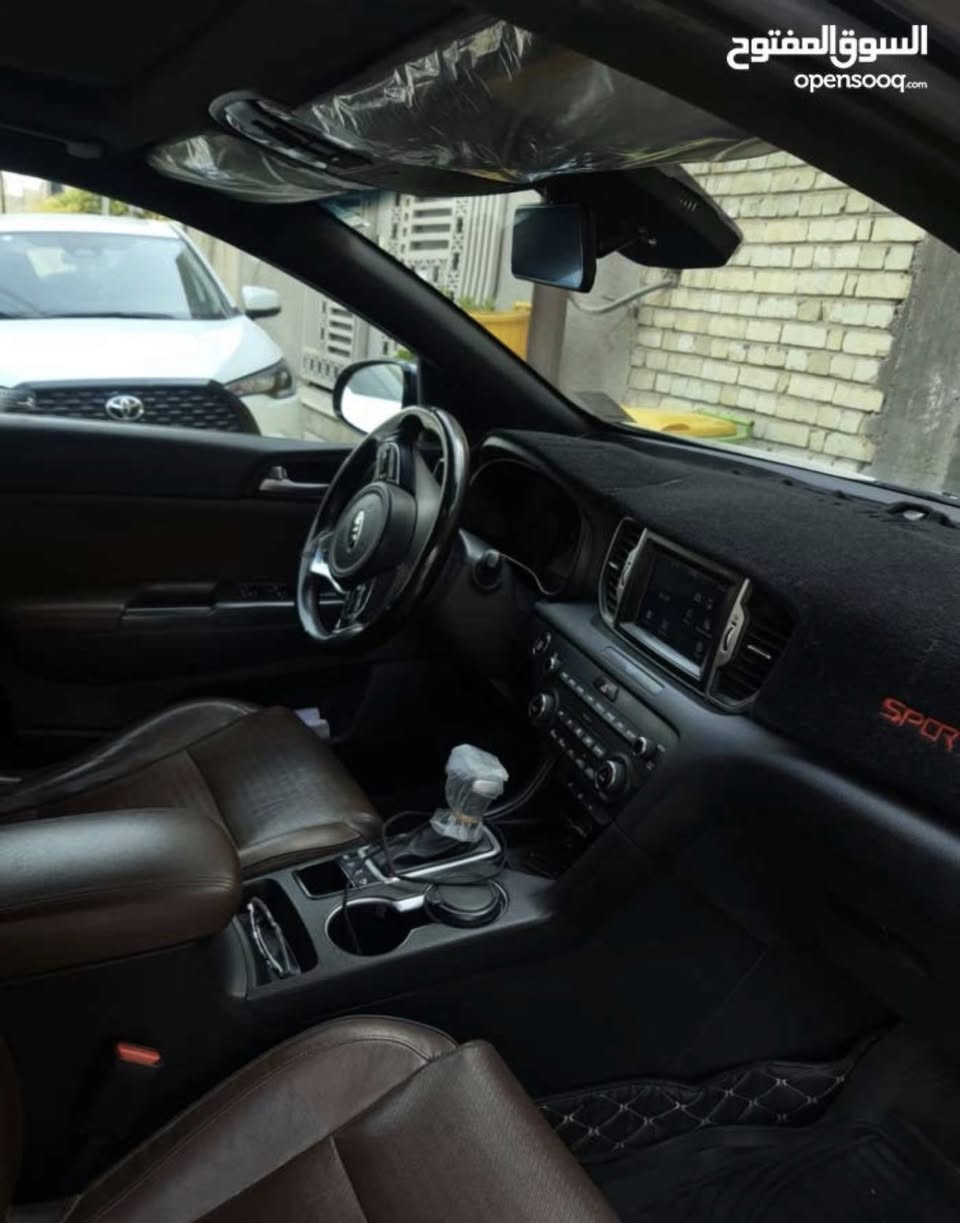 سلام عليكم سبورتج 2017 وارد
السيارة كلين بدون حادث فئة EX فول مواصفات بنوراما 
شتريد مواصفات بيها 

مكانها بغداد حي حطين 

***********
