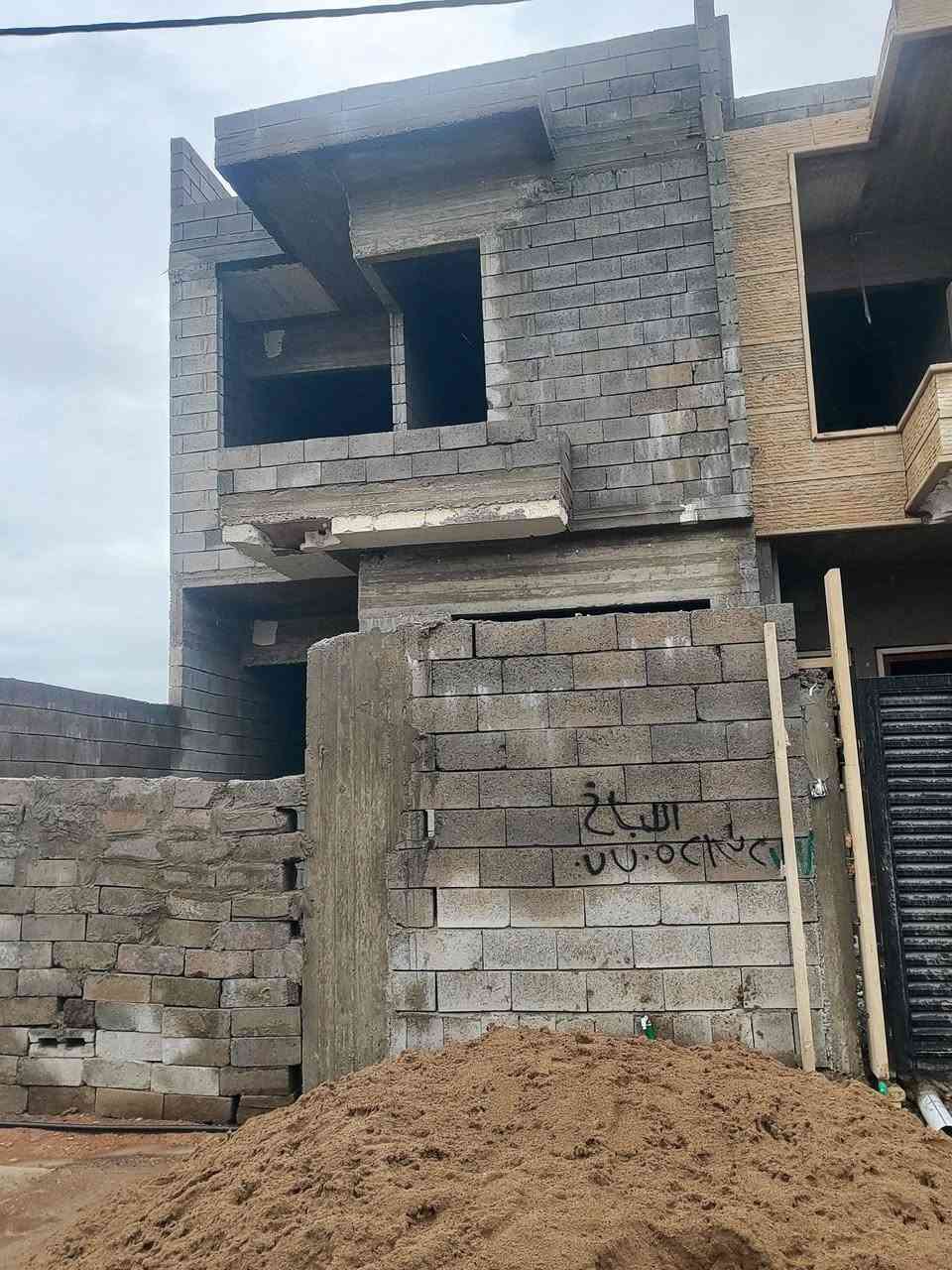 هيكل للبيع 120متر طابقين حي ملاين الثانيه قرب جامع العادل سعر 47ويرهم مقدمه 
تفاصيل 
***********
0751232349
