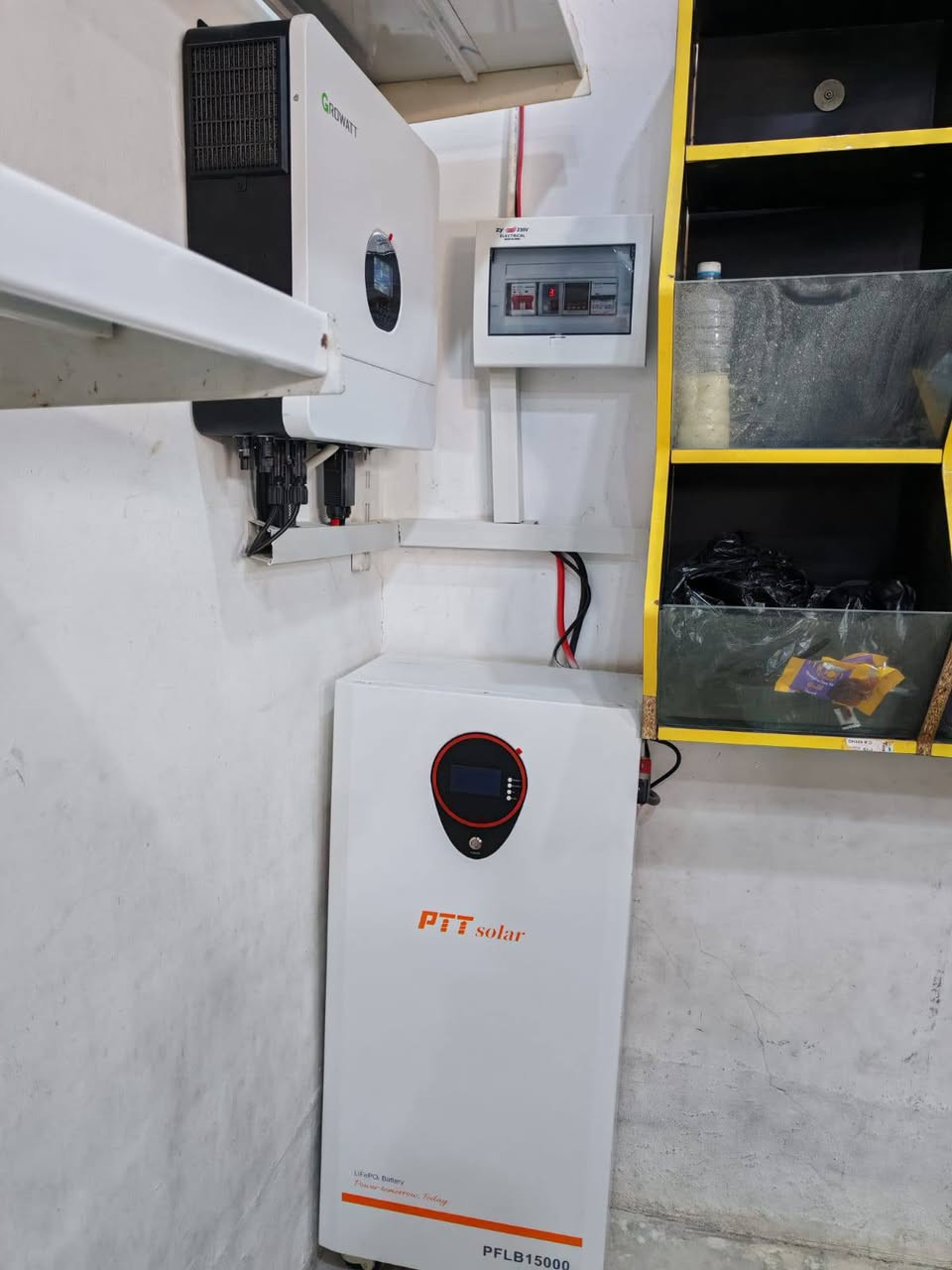 من عروض شركة الحجاب للطاقة الشمسية
تم تنصيبها في مرطبات الأخ  (حاتم صبحي ابراهيم) 
في اسديرة الفياض  📌

              ⚡بقدرة ⚡

15-امبير نهاري ☀️
15_ امبير ليلي 🌙

✅ تظمنت المنظومة الشمسية 🔆
 
7_ألواح لونجي 18 بازبار 615 واط 
 بقدرة توليد ⚡(2.5امبير) (مؤسسة)   
 بظمان ١٥ سنة ✅
 
2_ بطارية ليثيوم 15  كيلو واط من شركة Ptt  
بظمان 5 سنوات ✅

3 _انفيرتر   6 كيلو كرواط جناحين  🟢
بظمان 1 سنة✅

___________________________________💰 أسعارنا مناسبة جدًا وتنافسية
🔎 تكدر تستفسر عن حجم الطاقة المناسب إلك
📋 ونوفر لك قائمة المواد مع الشركات المصنعة
📊 حتى تكدر تقارن وتتاكد من أسعارنا بالسوق وبكل شفافية
📌 شركة الحجاب للطاقة الشمسية
____________________________________

🔴نعمل ليلا 🌙 مع نهار،☀️

✅غايتنا أرظاء زبائننا  الكرام ومواعيدنا معهم ⚡✅

🎉حياكم الله في شركة الحجاب للطاقة الشمسية 🎉

الهاتف للأستفسار
 
*********** الاستاذ فرحان

العنوان_الشرقاط_اسديرة_الفياض
