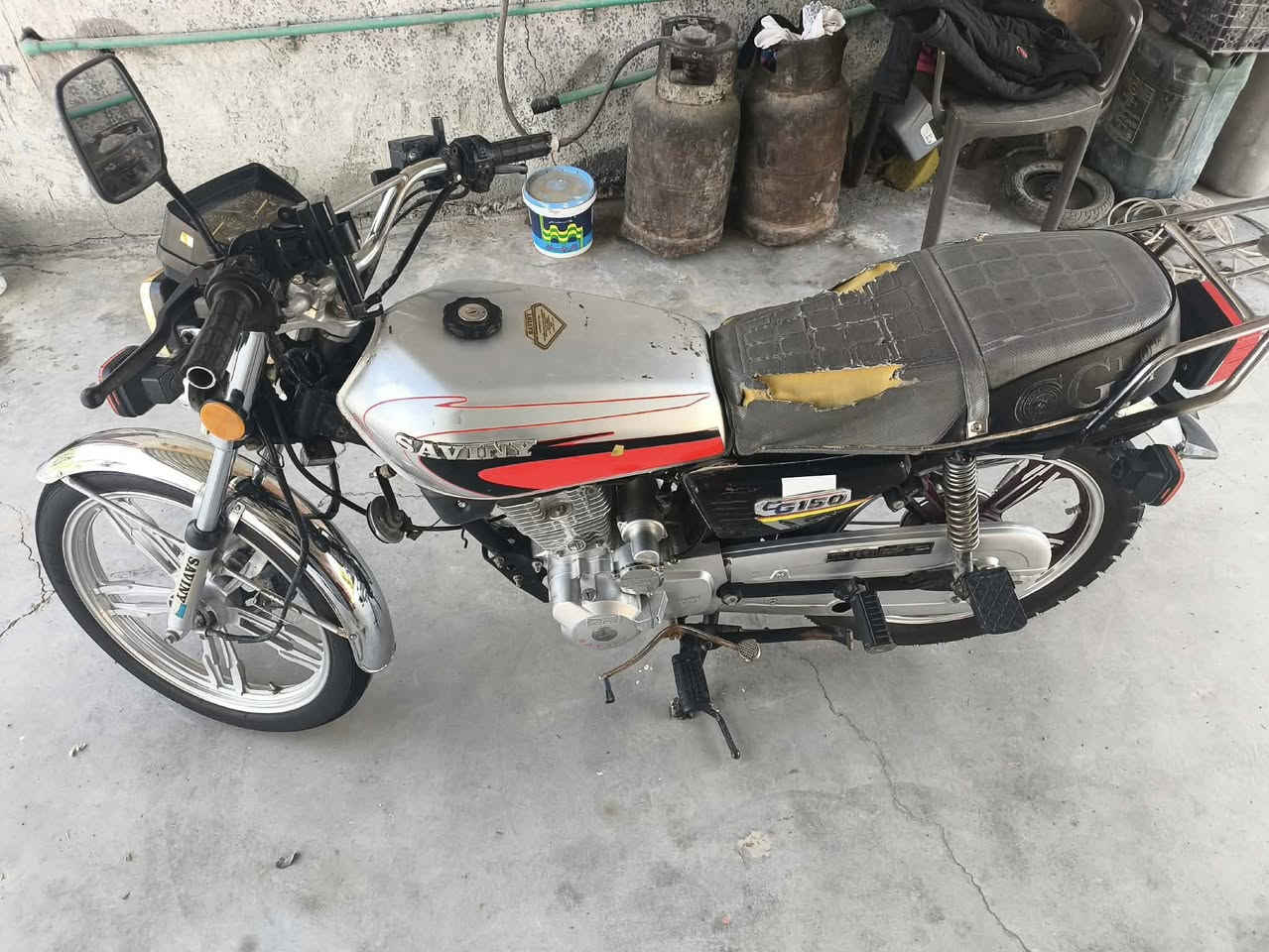 خوان سلام عليكم دراجه2021 يراني للبيع خمسه كير تشتغل سلف وهندر دراجه مخلينها بل مخزن ما محتاجيها وريد نبيعها سعر 600وبيهة مجال رقم الهاتف ***********
