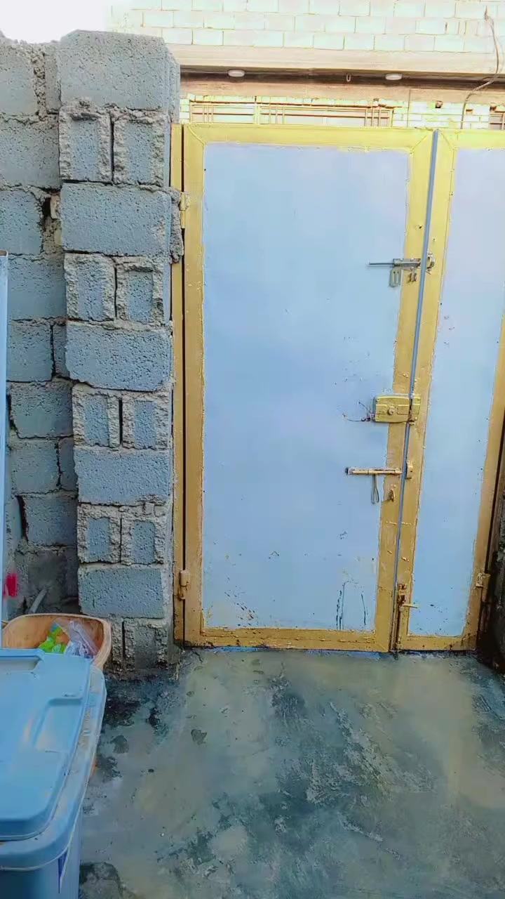 بيت 100متر غرفه وصاله ومطبخ وحديقه اساس طابوك بناء ابلوك سقف سندويج جدران سيراميك وبورك ارضيه صب يبعد عن الأمام 10دقائق خدمات ماء كهرباء مولد ذهبي ومجاري الشبانات قرب مدرسه دار الأيتام السعر  25زراعي 35 مشمول بقرار التمليك  للأستفسار ***********
