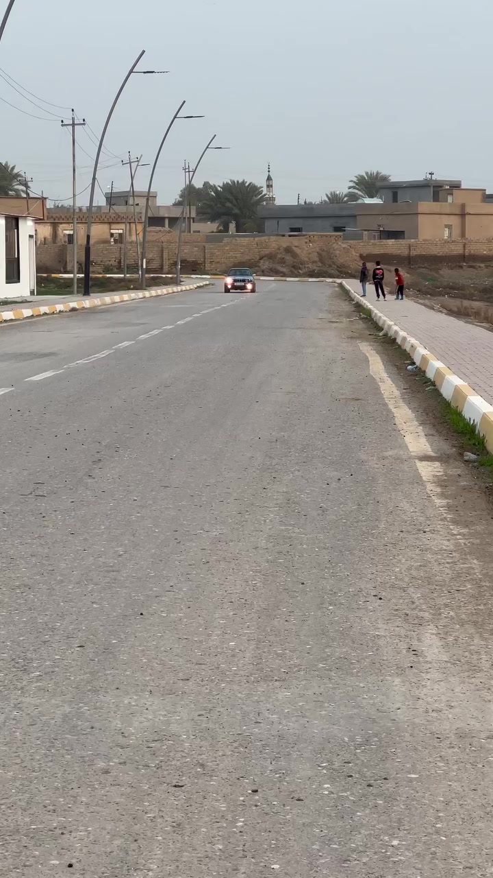 السلام عليكم Bmw زعره للبيع موديل 90 گير عادي مكينه سته 28 دبل فانوس گير محرك شرط ما بيهه ضربه و مكفوله من الخياس صبغ جماليه تدفئه تبريد شغال صدر جديد سياره باسمي السعر 50 رقم كركوك
***********
