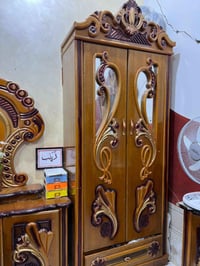 غرفة نوم • مستخدمة • نجارة