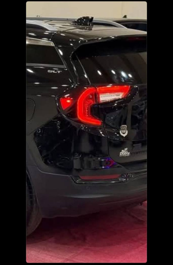 السلام عليكم
جمسي تيران مديل 2022 
فول مواصفات عدا البانورما 
سياره جديده حادثها فقط قبق جنطه
  بدون دواخل وبدن ايرباك
 صور السونار مرفقه بالمنشور
  مكان السياره كربلاء السعر 195وبيها مجال اتصال
 ***********
