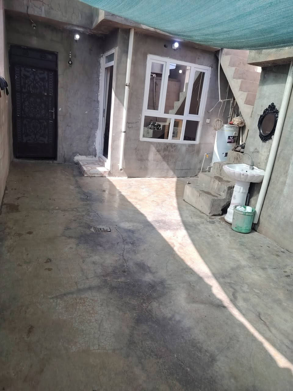 بيت لبيع كركوك حي النصر قرب جامع المدينه المنوره المسحة 120) ***********)
