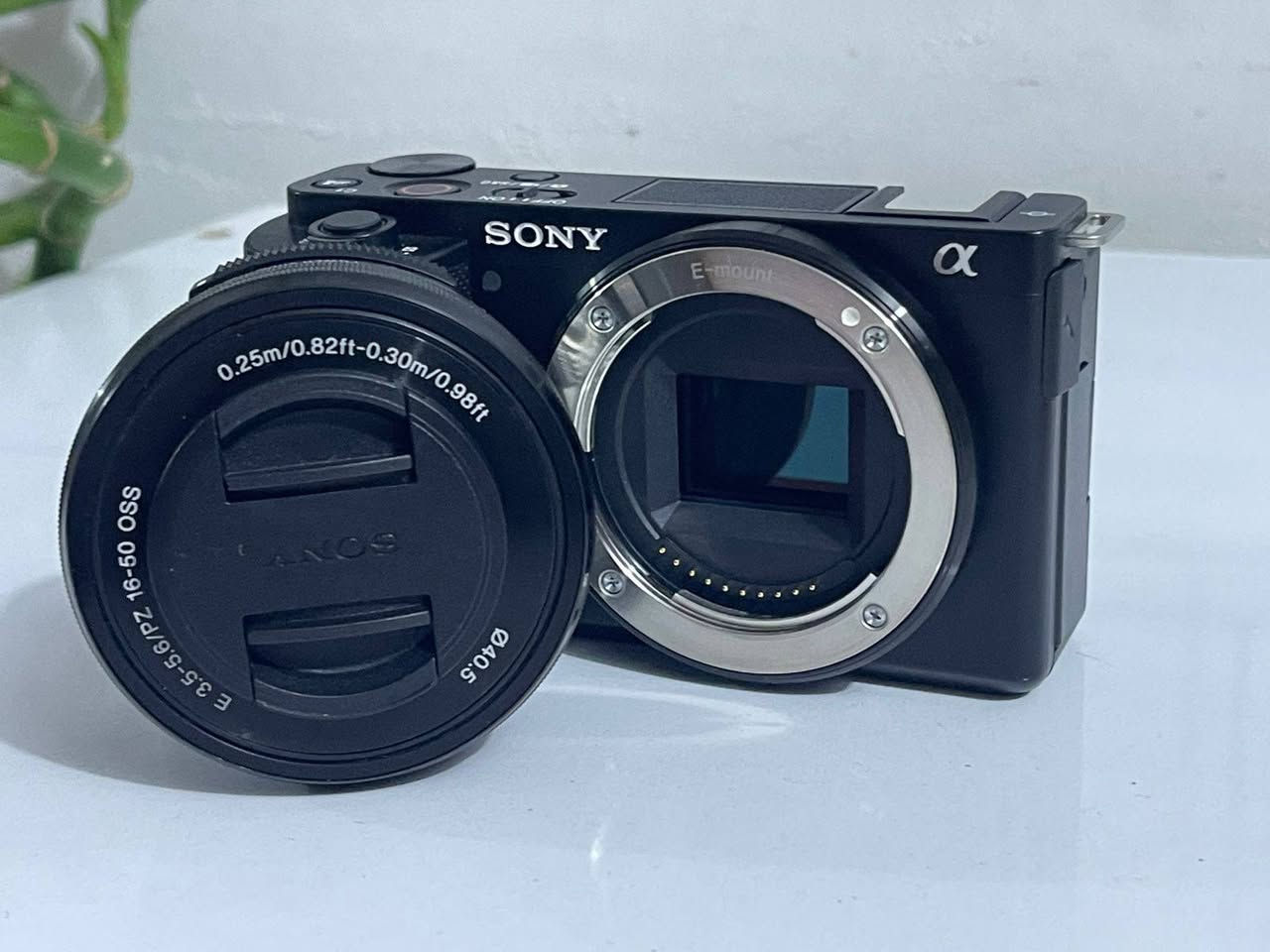 Sony Zve10
وياها عدسة 16/50
كيبل شاحنة بطارية احزام 
24 ميغا بكسل بالفوتو
فيديو 4k 
تصوير 50 فريم سلوموشن ع 4k
120 فريم  hd
وتستخدم مع الحاسبة أيضا
كارتونة وكل ادواتها وياها 
نظيفة جدا جدا  استخدام قليل 

سعر 700 وبيها مجال قليل


**إذا كنت صاحب هذا الإعلان وتريد حذفه لأي سبب، رجاءا أرسل رسالة إلى الدعم الفني**