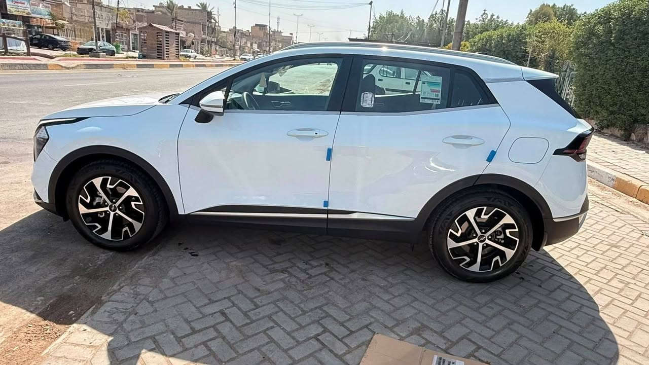 كيا سبورتج 2024 خليجي مكفوله فقط بارد اصبعين بالباب الباقي كفاله عامه  فول قماره حديده سياره اخت الزيرو ماشيه 7000 كيلو السعر 192$
***********
