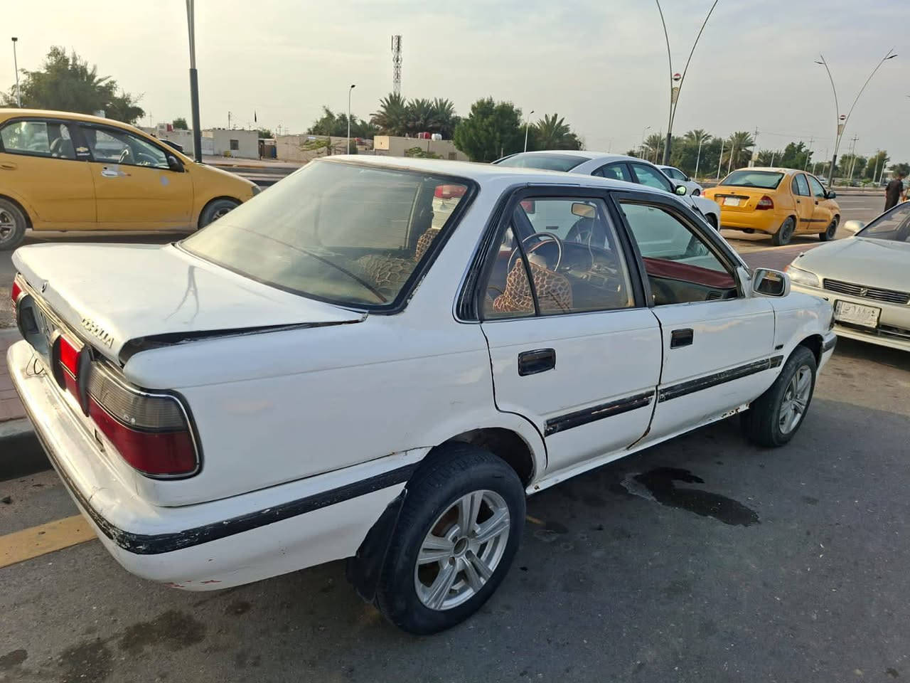 سلام عليكم كورلا للبيع مودل 1991 سياره حلوه كهربيات شغاله سنويه لغايت 29تنفض  تحول ثني يوم شرط بسمته سياره  مكنه بيه خيط بخار  كر يخر شويه صبح بس  بيع كوم حديد بس صوليات سعره 28 ريده  مكاني خور زبير لاستفسار. ***********
