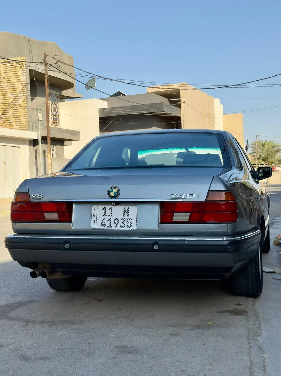السلام عليكم للبيع بي ام  740i
موديل 1992 السيارة اصل
السيارة بلادي خير من الله 
تبريد شغل ثلج 
السيارة كهربائيات كاملة 
السيارة جديدة بمعنى الكلمة 
محرك كير كفالة من كلشي 
رقم بغداد دولي جديد 
تحويل ثاني يوم 
مكاني واسط_ العزيزية 
***********.
السعر 80 وبيها مجال
