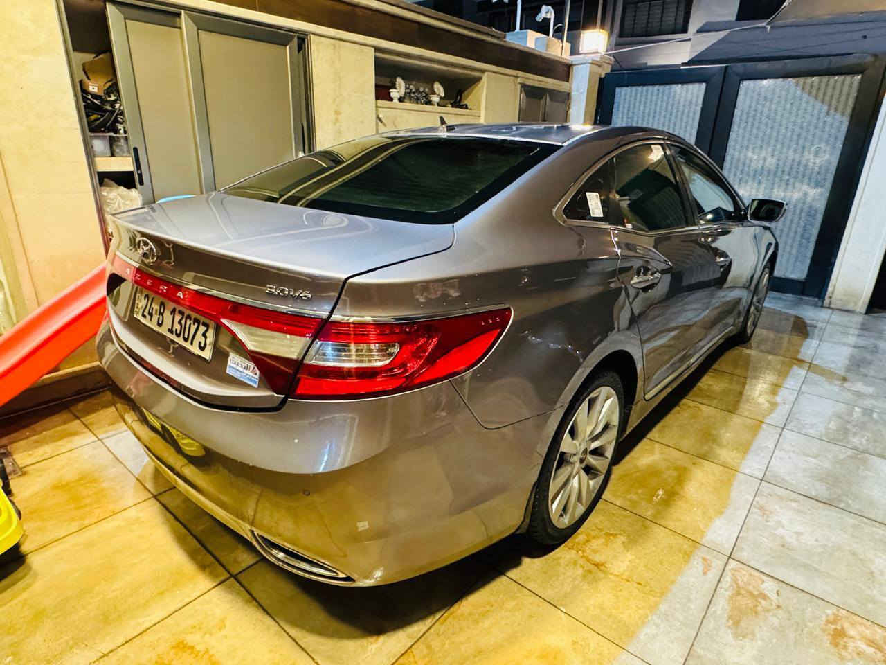 هونداي ازيرا ٢٠١٢ بدون ضرر وبدون صبغ فقط مكانتين بارد وبدايت تقحيل بل سقف مكينه وكير شرط سياره جاهزه منضومة زنون وتخم تاير جديد للاستفسار 
*********** 
السعر ١٢٠ وبيها مجال للطيبين 🥰
