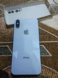 آيفون XS • ذاكرة ٦٤ • بطارية ٨٠