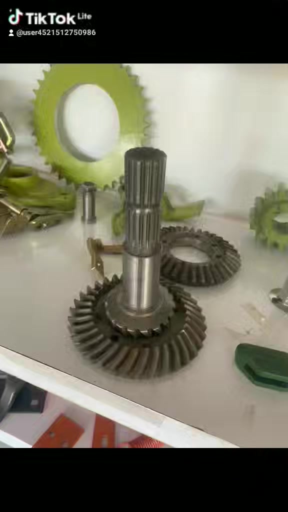 السلام عليكم ورحمة الله وبركاته أصدقائي الأعزاء يتوفر لدى مجمع السعدي جميع انواع قطع غيار كابسات التبن كيهان قرش و كلاس العنوان النجف الاشرف طريق حله نجف مقابل سيطرة أم عباسيات ***********مهند السعدي ***********كاظم السعدي
