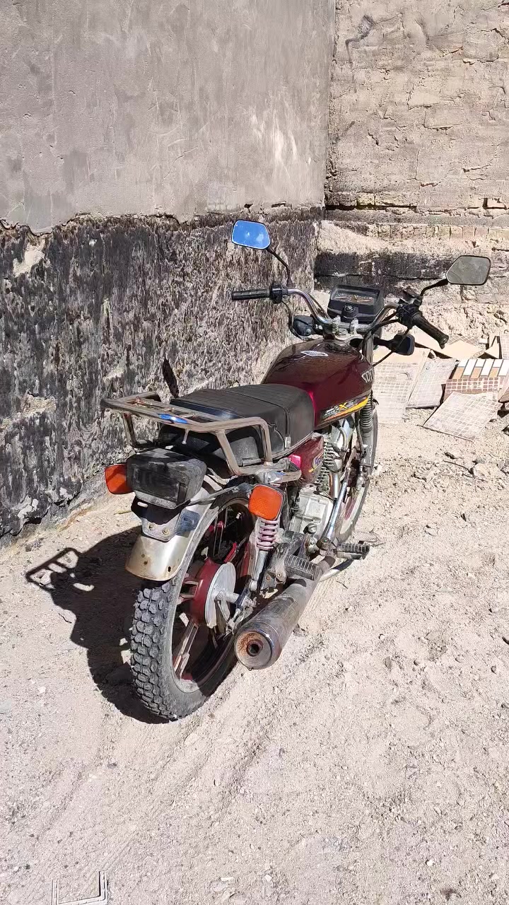 ايراني
اخوان دراجه ايراني موديل 22 نضيفه 5كير 150 بيهه سنويه ومرقم والرقم موجود  فقط رايدهه ب مليون و100 وبيه مجال .... وموجود وياهه درع وخوذه هديه  ....  مكان الانبار الفلوجه حي الجغيفي الثانيه   التواصل واتساب *********** فقط
