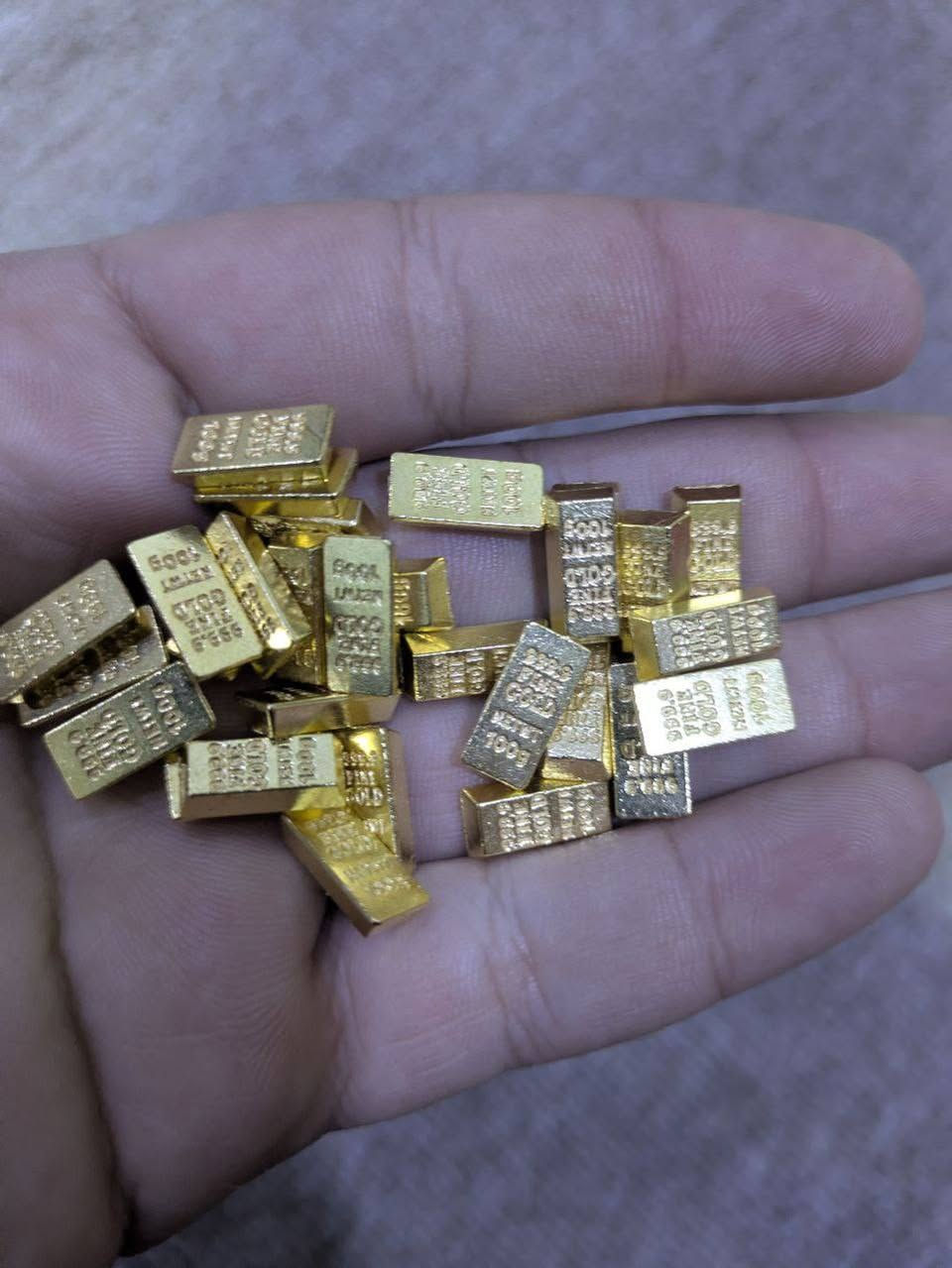 طلعنا 25 قطعة سبائك بهل شكل مكتوب عليها كولد و 999.9 دني فقط ديكور اليفيدنة يدفعلنا بيهن سعر وياخدهن


**إذا كنت صاحب هذا الإعلان وتريد حذفه لأي سبب، رجاءا أرسل رسالة إلى الدعم الفني**