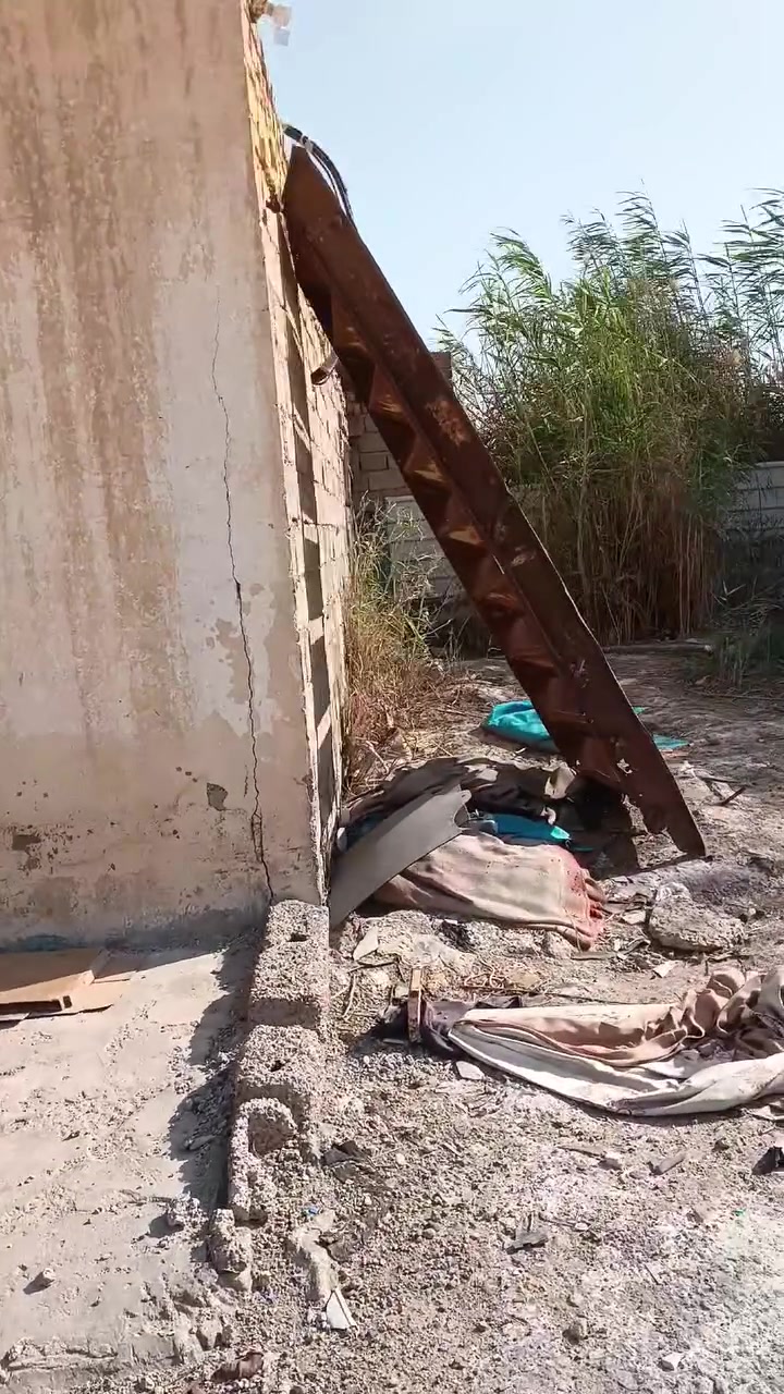 السلام عليكم بيت. حواسم البيع ما معوض مكانه حي الحسين قرب المنتزه مال علي دواي غرفه وديوانيه ومطبخ وبي كاع تابعه البيت شكد ماتريد ابني بيها سعره 15 وبي  مجال  ***********
