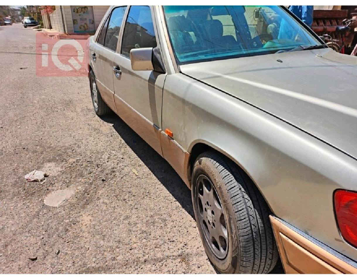 السلام عليكم
للبيع مرسيدس بيبي شبح موديل 1993 لون شمباني اصل وارد يابان السعر 68 وبيها مجال

محرك 320 خراطيم نوزل كهربائي
كير 5 نمر D4 ابو الضربه 

اكسل جبير مطابق للكير والمحرك
تخم تاير جديد
قواعد دبلات ما ملعوب بيهن بلاديات بدون خياس او تصليح

السيارة بدون خياسات وتلكيط خياسات
جام أربعة كهرباء 
اريل كهرباء
تچاوي كهرباء
سلايت روف طكتين 
تخم تاير جديد واكون وياهن ويالة جدد
تبريد بيانو ومنظومة تبريد جديدة بالكامل فريز وراديتر وبخاخ وبطل 
شادلها مروحة كهربائية  
السيارة بيها شلعه ومعدل وتراي يحفر التبليط 
قفل  سرعة بيها 
السيارة رقم بغداد دولي  بأسمي مشروع وطني تحويلها مضمون شوكت ما يعجبك حاضر ،
سنويه 15/12/2026
 
مكان السيارة ديالى
***********
