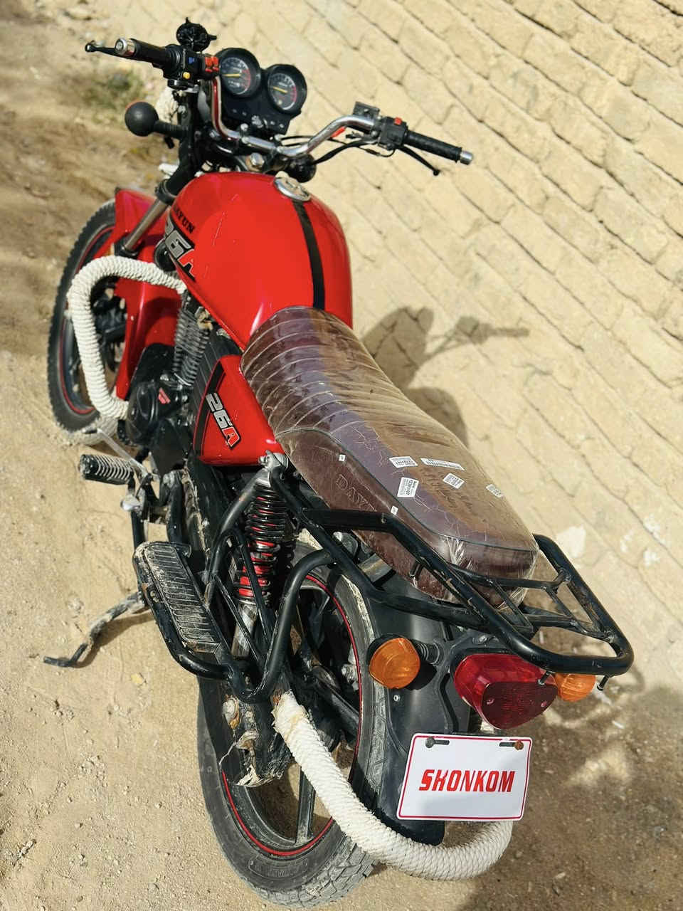 سلام عليكم  للبع دراجه دايون موديل 22طالعه بل 23دراجه كفاله عامه محرك مكفو شرط عله وضع لشركه بعدهه  دراجه ما متعوبه أوراق صولي أصولي ألسعر 1400وبيهه مجال قليل مكاني حله سياحي دولاب وهاذ رقمي ***********
