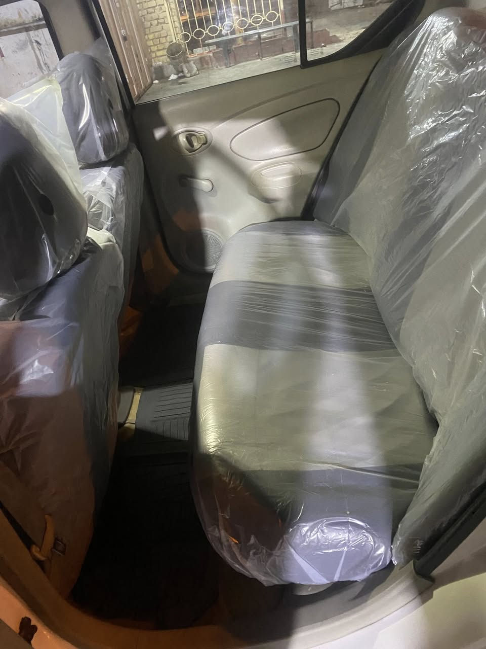 السلام عليكم 
سني موديل 2019 سياره كفاله 
ام البليته الزركه كير ومكينه مال شركه بعدهن بلعلامه 
بيها جاملغ خلفي قليل صبغ كد شبرين 
مكان السياره بغداد 
السعر 105
رقم الهاتف ***********
