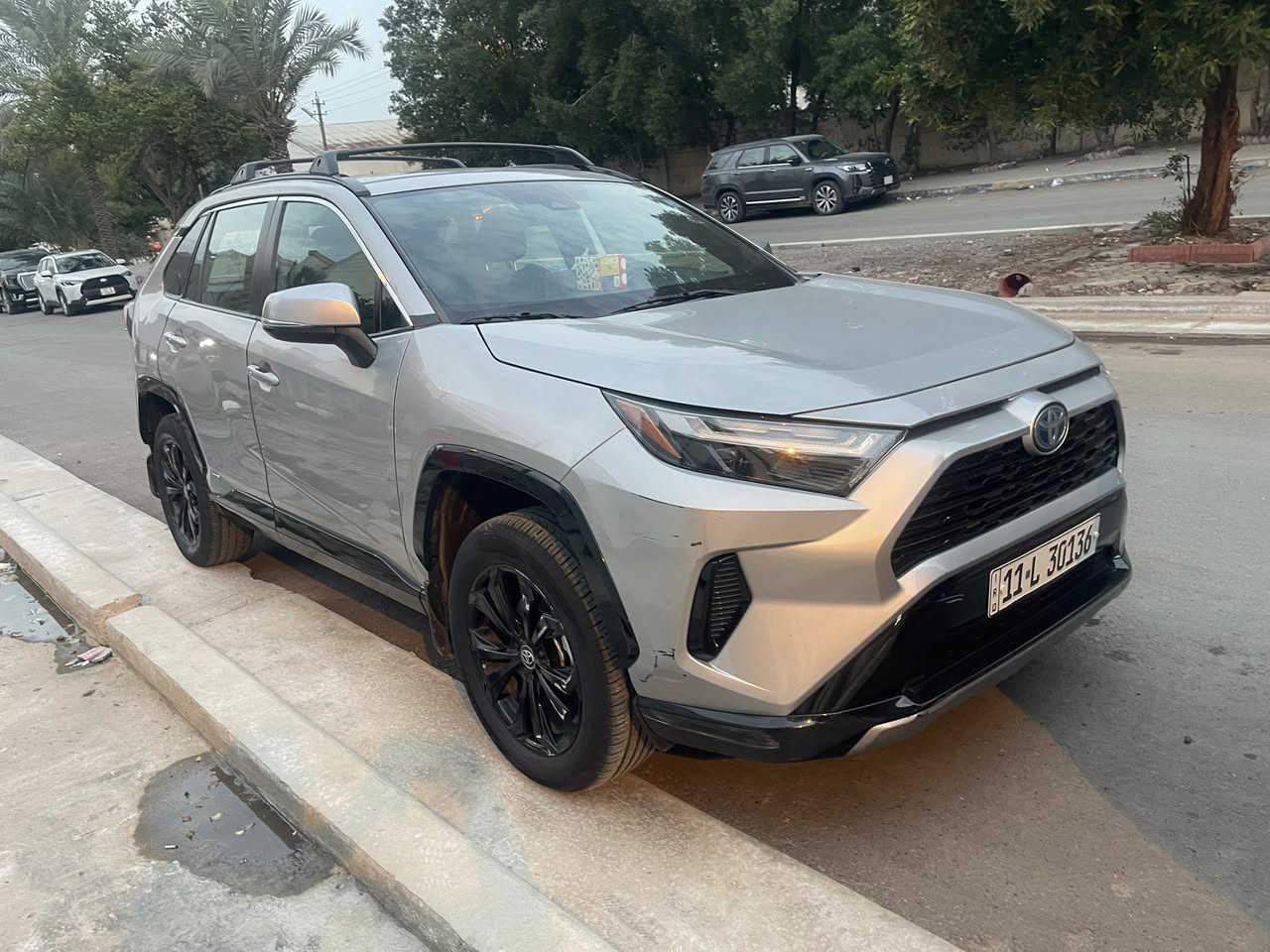 السلام عليكم راف فور 2022 SE هايبرد  للبيع حادث بسيط جدا التواصل خاص فقط اتصال ***********
