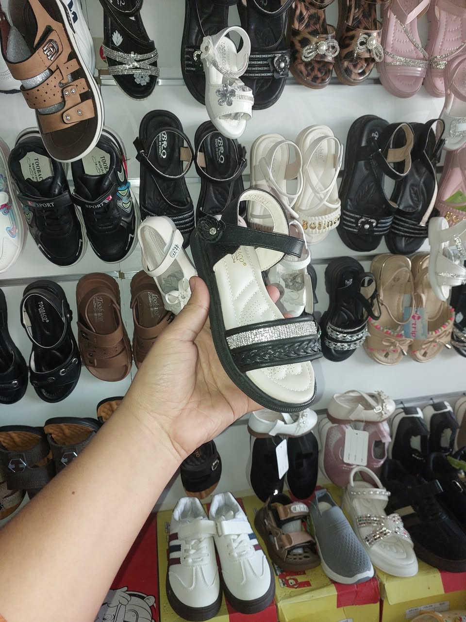 ✨ وصول وجبة جديدة ✨
صندل بناتي فول راحة 👡
طبي درجة أولى – مريح للبس اليومي 💖

📏 القياسات: من 30 إلى 36
🎨 الألوان: موضحة بالصور وبأحدث الموديلات

دلعي طفلتك بأناقة وراحة بنفس الوقت 🌸

📍 محل كرار باجي للأحذية
العنوان: كوت حي الزهراء قرب مركز الخلود

📲 لا تفوتون الفرصة… الكمية محدودة! #تفاعلكم_يساعدنا_على_الاستمرار #اكشن #homemade #اكسبلور #الشعبالصينيمالهحل #اكسبلور_ضيفونا #ترانشوز_نسائي #مدارس #الزهراء #تسوق #سليبرات_نسائية #سليبرات_نسائية #تابعوا_لتستمتعوا #مابيه_حيل_اخلي_هاشتاكات #اضافه #بناتي #لايك #تفاعل #اضافه #عروض #ترانشوز #صعدوني #سعاده #أحذية_نسائية


**إذا كنت صاحب هذا الإعلان وتريد حذفه لأي سبب، رجاءا أرسل رسالة إلى الدعم الفني**