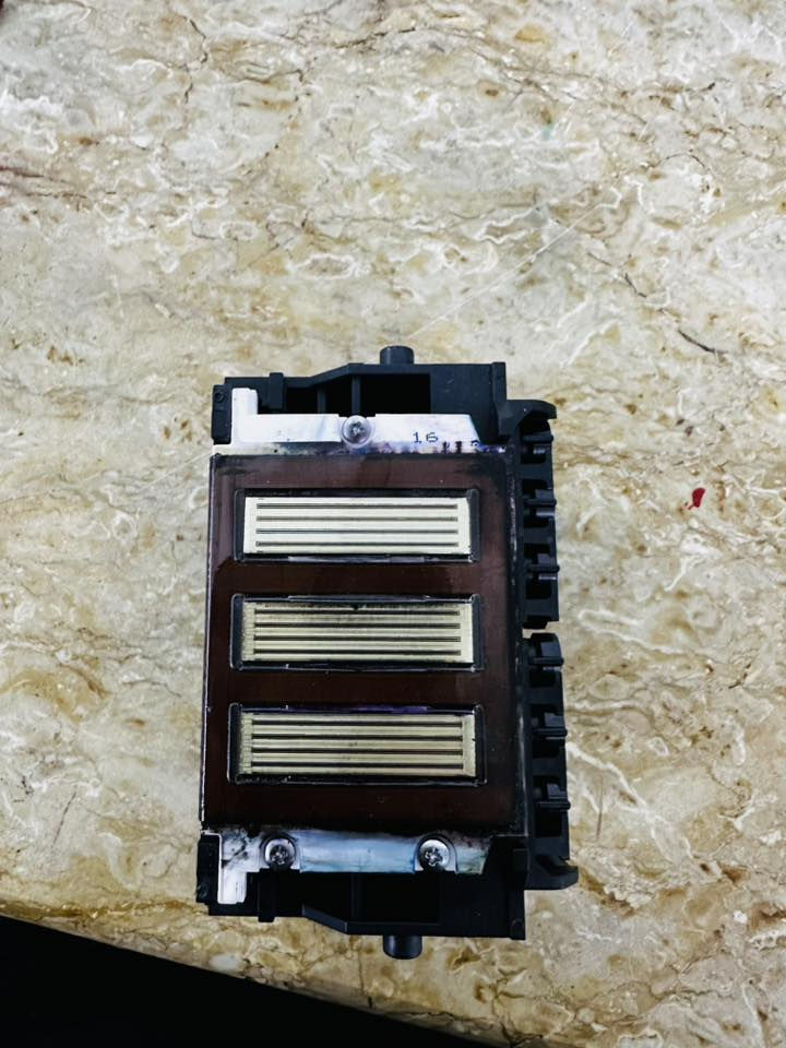 سلام عليكم هيد مال طابعه كانون 2100pro
 مستخدم كلش قليل اريد ابيعه ماعرف شكد سعرة بلسوك 
بس مستخدم قليل. *********** للتواصل
