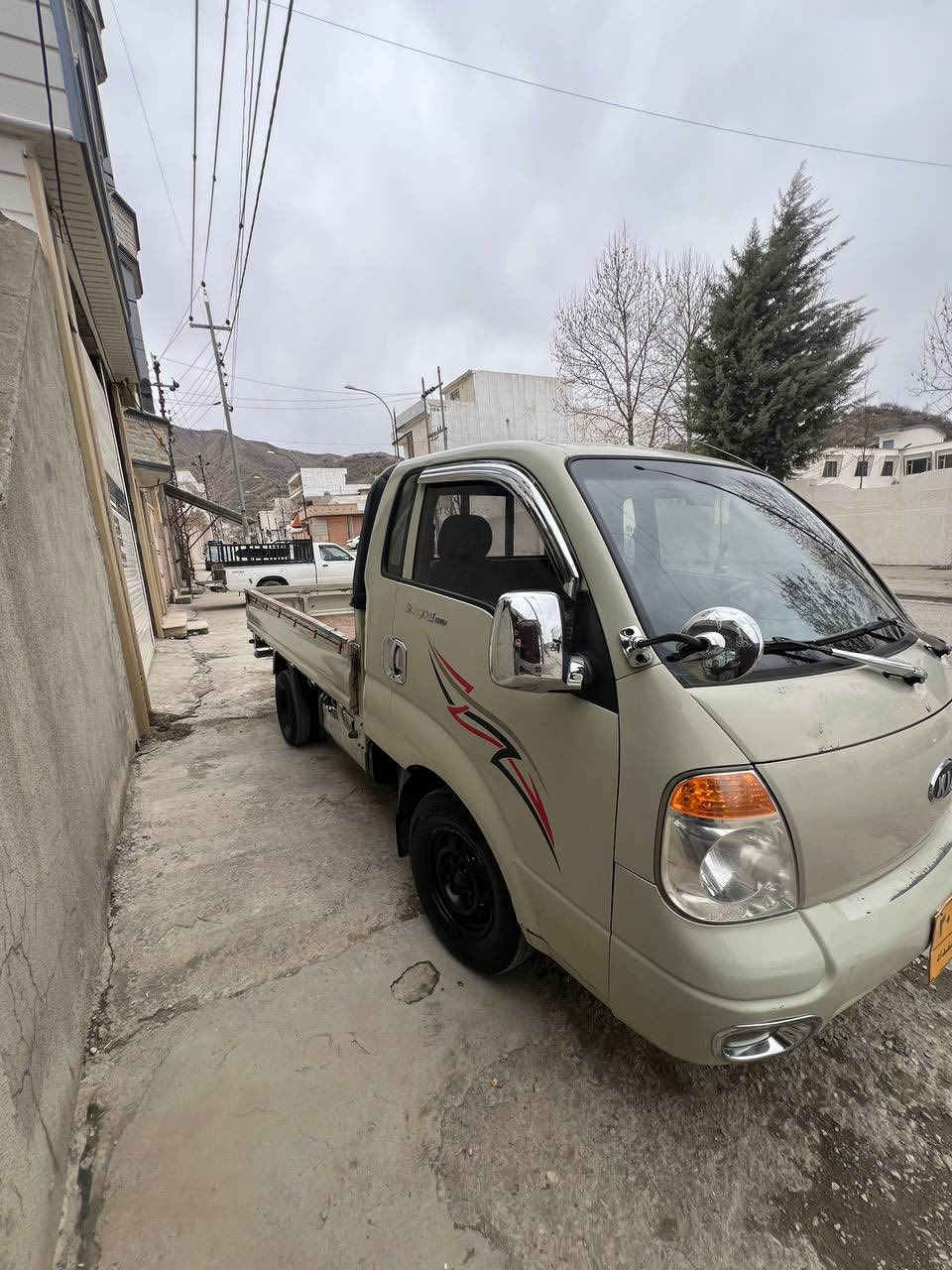 سەرەتا بەناوی خوای گەورە کیا بۆنگۆ بۆ فرۆش 
سەیارەکە زۆر جوانو نازدارە بۆیاخی بیلادیە 
مۆدیلی 2008
مەکینە سپی پەمپو نۆزلە 
تەقەو رەقەی بەشەرت 
کێرو مەکینەو عەکسلی بەشەرت براوەکەی جاک کراوە 
ناوبۆدی تیایە 
ژ.م***********
