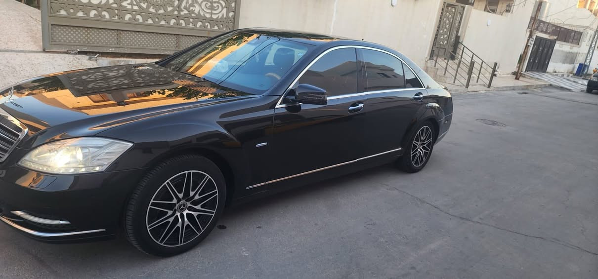 مارسدس s350 موديل 11
مكفوله كفاله عامه 
ماشيه 210 
موصفات ال s معروفه 
بنوراما 
تدفئه تبريد بكل الكشنات 
تحديد مسار 
نقطه عمياء 
قاصه 
كروس سرعه تكيفي مع السياره الامامك 
تغير الوان الاضائه الداخليه 
3 وضعيات قياده 
نضام ايكو 
مساج بالكشنات 
تخم تاير و دبلات جديد 
ماكو اي مسج مسويله سيرفس كامل 
العنوان:بابل 
الرقم:***********
السعر:230$ وقابل للتفاوض شي بسيط
