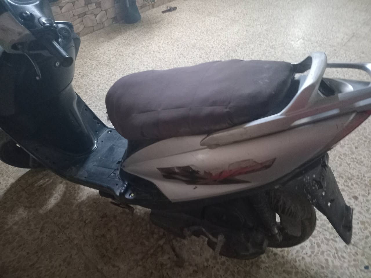 دراجه البيع نوع ماكس ١٤٠ السعر ٣٠٠ وبيها مجال العنوان الامين الثانيه شارع نواب الضباط شغاله سلف وهندر وكهربايات كلها شغاله رقم الهاتف ***********
