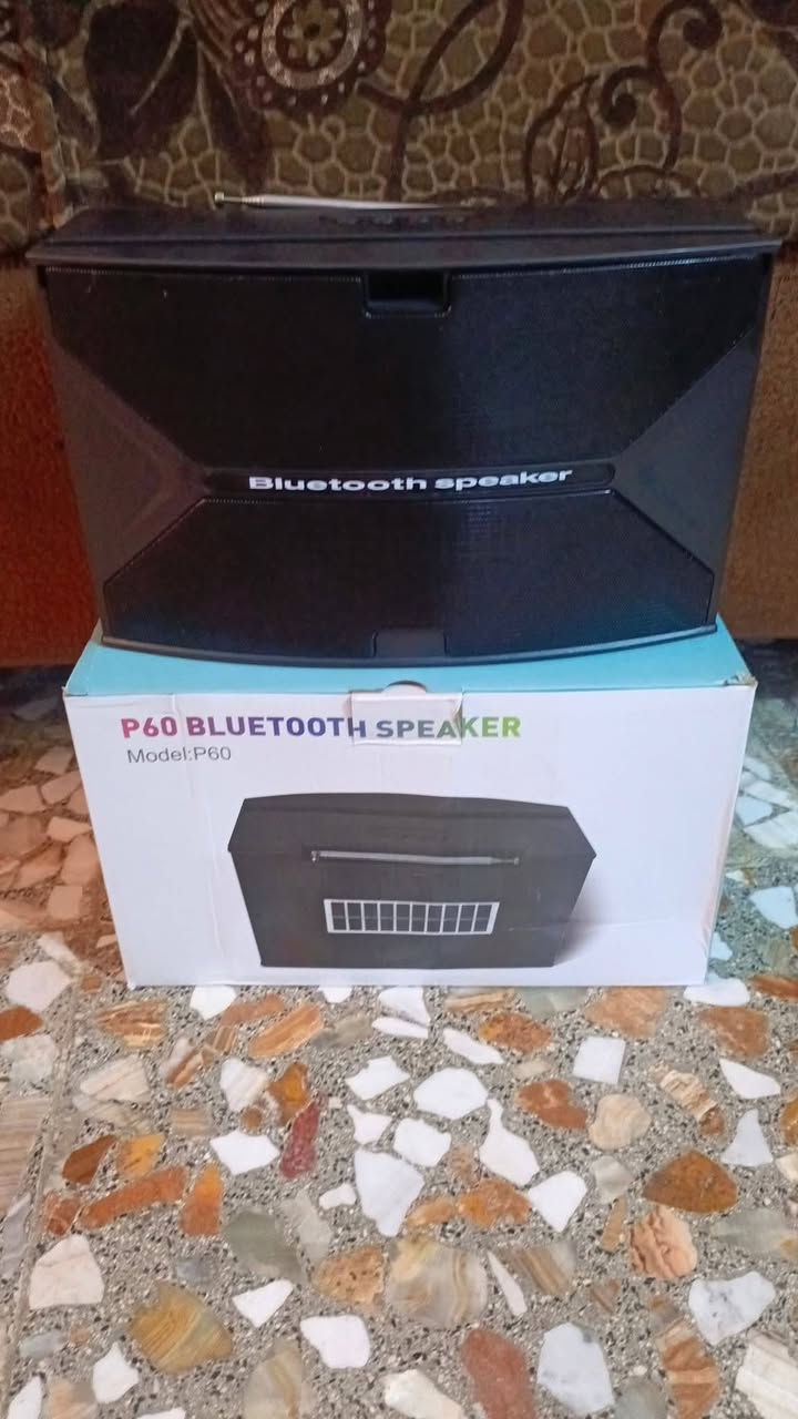 🔊 سبيكر (أم بي ثري)  P60 Bluetooth  
 شحن عن طريق الكهرباء أو  الطاقة الشمسية. 
🔋 بطارية تدوم لساعات طويلة 
📡 اتصال سريع ومستقر عبر البلوتوث بدون تقطيع 
🎶 صوت واضح وعالي الجودة
💼 تصميم أنيق وسهل الحمل
✔️ مناسب للبيت، الرحلات، الحفلات
✔️ راديو FM مدمج(يعني حتى لو ماكو نت، تبقى تسمع نغمات وأخبار)

🔹مدى البلوتوث: 10 أمتار
🔹قدرة الصوت: 10 واط
🔹سعة البطارية: 2400 مللي أمبير

السعر ٣٠ الف والتوصيل #مجاني
📦#يتوفر توصيل لجميع محافظات العراق


**إذا كنت صاحب هذا الإعلان وتريد حذفه لأي سبب، رجاءا أرسل رسالة إلى الدعم الفني**