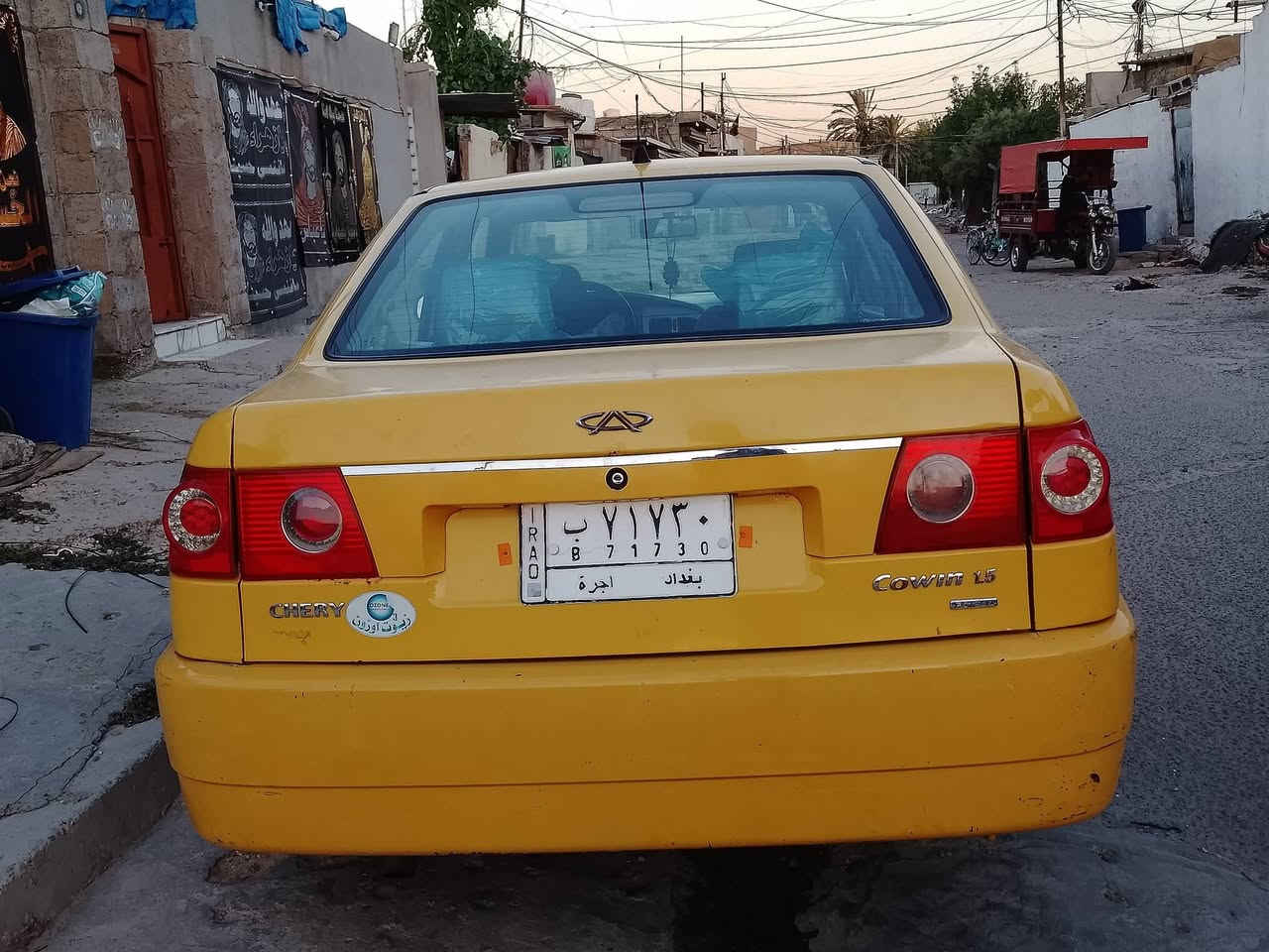 سيارة شيري كوين موديل ٢٠١٣ بلادي بدون اي تعمير تبريد شغال صدر جاهز تخم تاير دواخل نظيفه مكينة بلادي كير عادي سياره جاهزه وما بيها شي ما عليها لا هيئة ولا غرامات مصفره رقم ألماني 
السعر ٤٠ ورقة وبيه مجال بسيط جدا 
العنوان الزعفرانية
الرقم واتساب ***********

