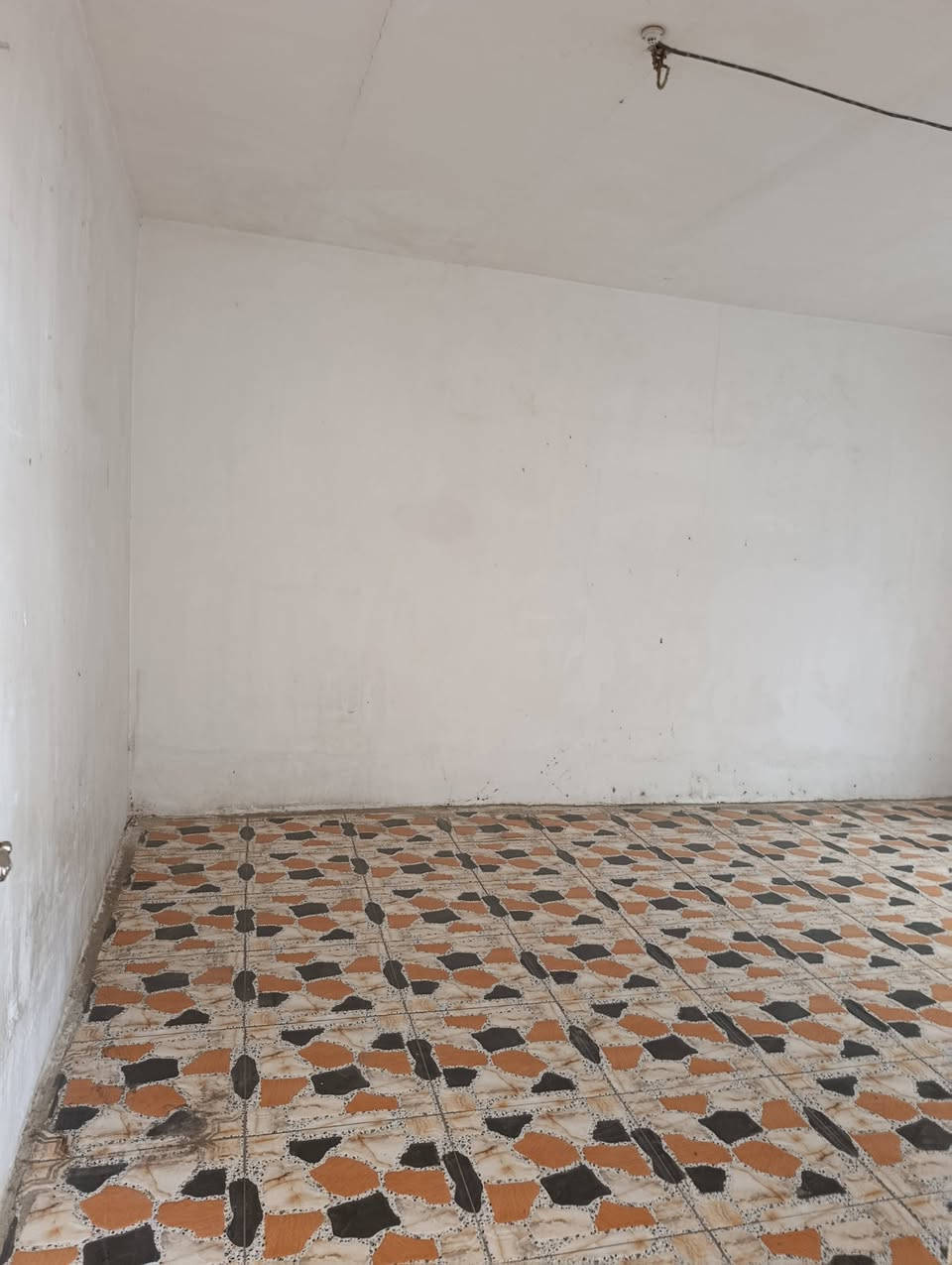 السلام عليكم بيت للبيع المساحه 200 متر المكان حله شارع 80 مال كربلاء شارع الحسينيه بيت قديم طابقين 4غرف نوم الشارع 15متر طابو ملك صرف لاتصال على لرقم ***********
