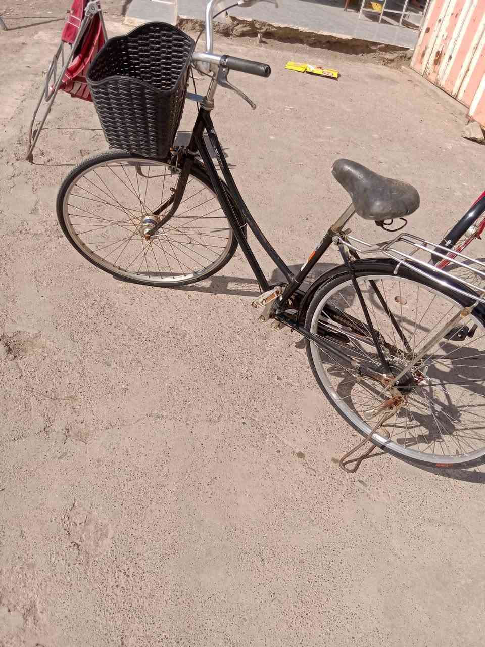 سلام وعليكم بيسكل حجم ٢٧ بآلة مال حاوية ستخدام قليل ياباني🇯🇵🚲 اصلي نظافة كدام عينك سعر ٨٠ وبي مجال مكاني موصل حي الانتصار ***********📱
