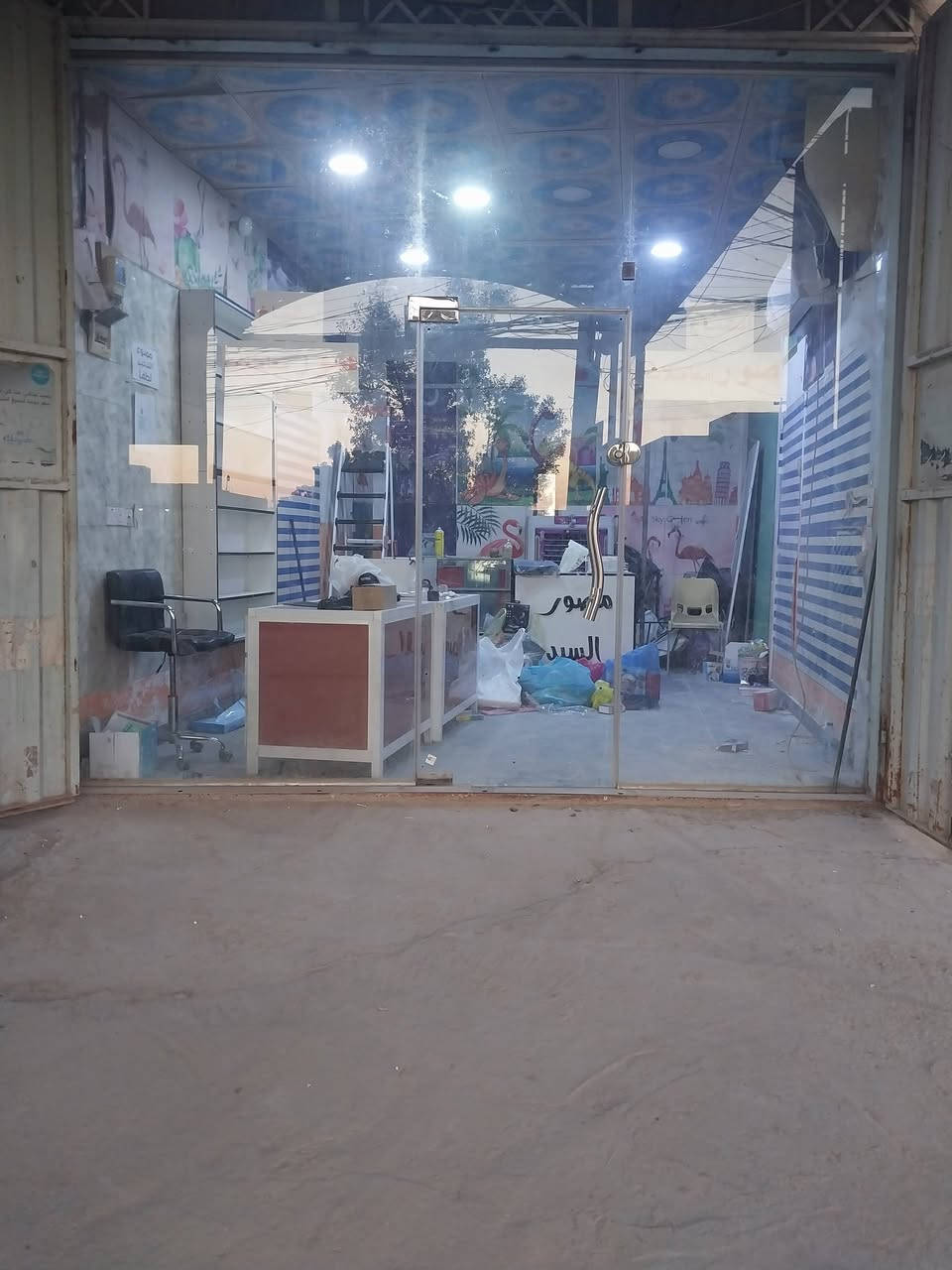 للبيع 
جام خانه مال محل ، وسقيفة حديد ، وسقف ثانوي .. 
للاستفسار  ***********
