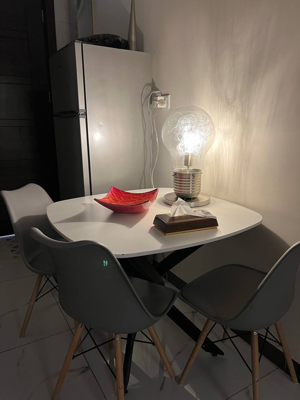 شقة فندقية راقية للإيجار اليومي والشهري – إقامة مريحة وآمنة ✨
نوفر لكم شقة فندقية نظيفة وأنيقة بمستوى فندقي، مناسبة للعوائل ورجال الأعمال، في موقع مميز وهادئ ✨

🔹 تأثيث عصري ومتكامل
🔹 كهرباء على مدار الساعة
🔹 خدمة تنظيف يومية
🔹 إنترنت سريع مجاني
🔹 مطبخ مجهز بالكامل
🔹 ماء حار وبارد 24 ساعة
🔹 تكييف حديث
🔹 بارك سيارات آمن
🔹 أمن وكاميرات مراقبة
🔹 استقبال وتوديع الضيوف باحترام تام

📍 موقع قريب من جميع الخدمات والمطاعم والأسواق
📅 متاح للحجز اليومي – الأسبوعي – الشهري
💰 أسعار مناسبة مقابل الخدمة والجودة
العنوان : زيونة قرب مطعم صيف

للحجز والاستفسار يرجى الاتصال على الرقم: ***********

أهلاً وسهلاً بضيوفنا الكرام 🌸
راحتكم وخصوصيتكم أولويتنا
