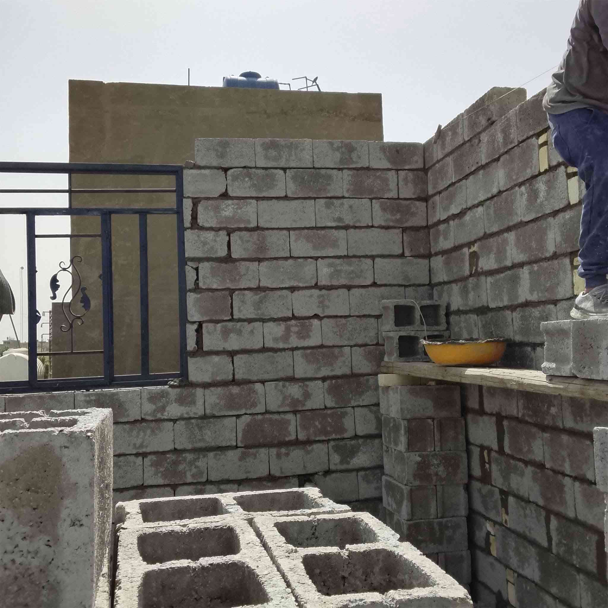 سلام عليكم كادر بناء مصري درجه اولى استلام مهندس واسعار مناسبه والتزام بالموعيد مقيم في بغداد الجديدة نشتغل على الدبل وقطعي رقم بيه وتس ***********
