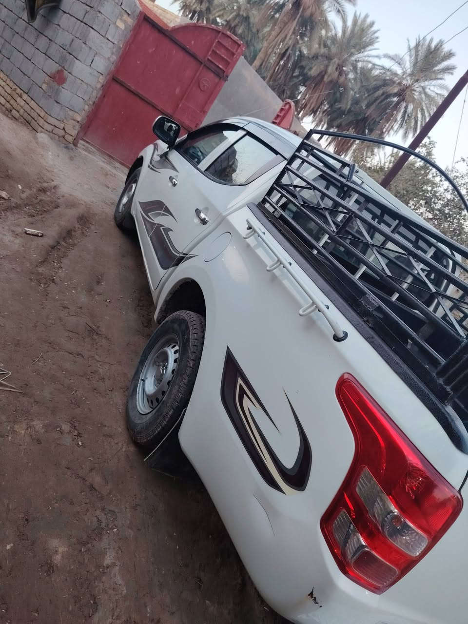 السلام عليكم سياره دوج رام  مكفوله كفاله عامه سنويه مجدده وبسمي السعر 135 وبيه مجال مكان بابل القاسم وغير متواجد على الفيس هذا رقمي ***********
