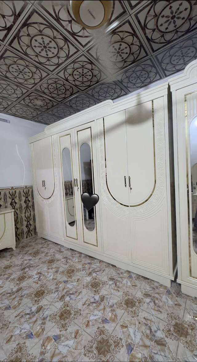 سلام عليكم غرفة نجاره عراقيه جديده  للبيع 10قطع للتواصل ***********
