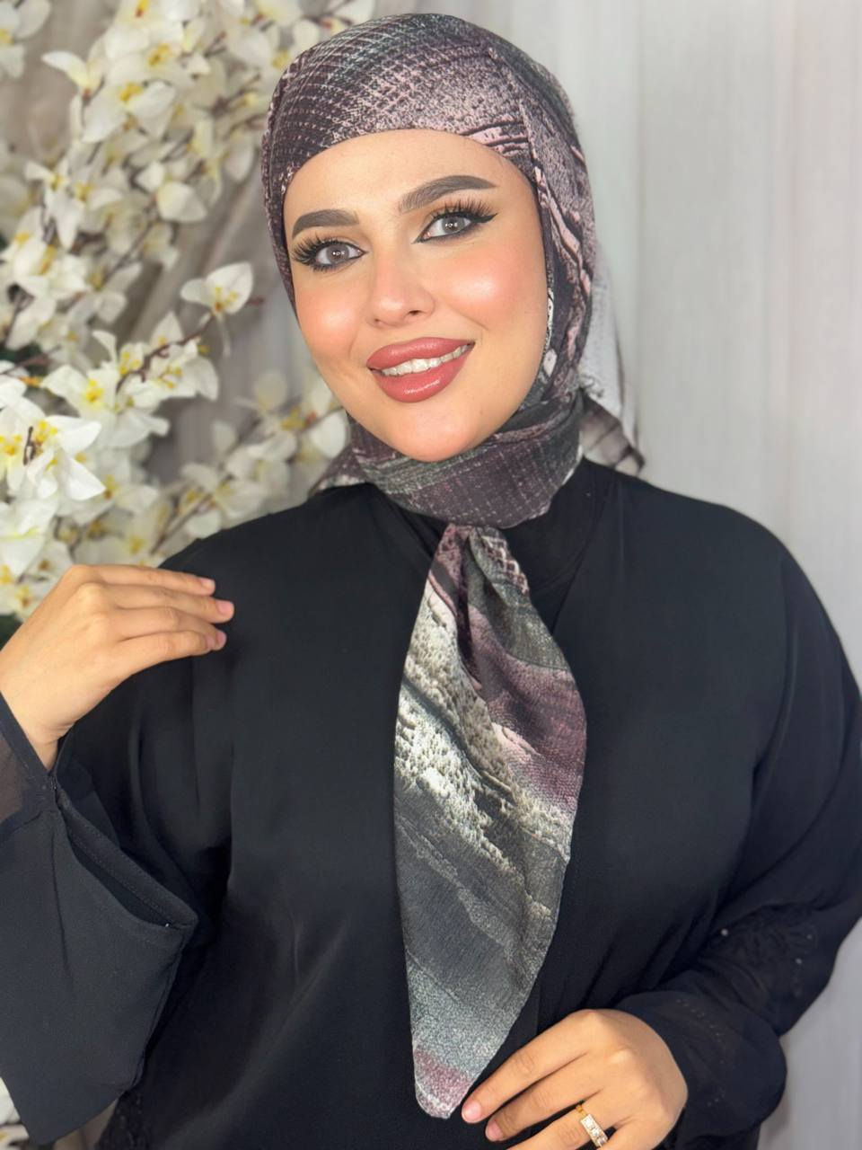 💓💓💓💓💓💓شال و شيلة 💓💓💓💓💓💓
❣️ربطة قطني قياس ٩٠ اللوان متعدده و خامة مميزة ❣️
العنوان : الصويرة/حي المعلمين/شارع الصياغ/مجاور العطية سنتر وصالون روز. 
يوجد لدينا خدمة توصيل 
للحجز والاستفسار مراسلة الصفحة او الاتصال ع الرقم *********** / فايبر. واتس اب. تلكرام
